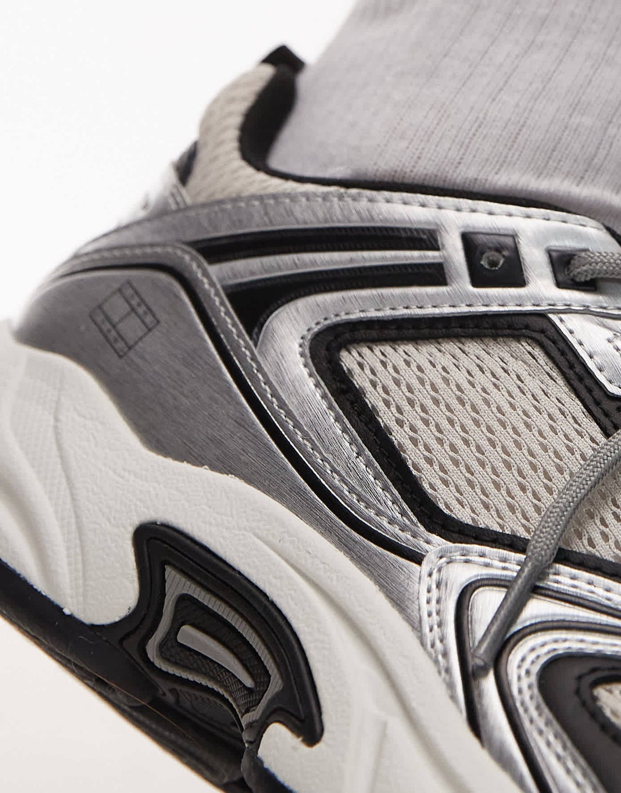 Tommy Jeans Archive 97 metallic trainers in black - ASOS Sample Sale