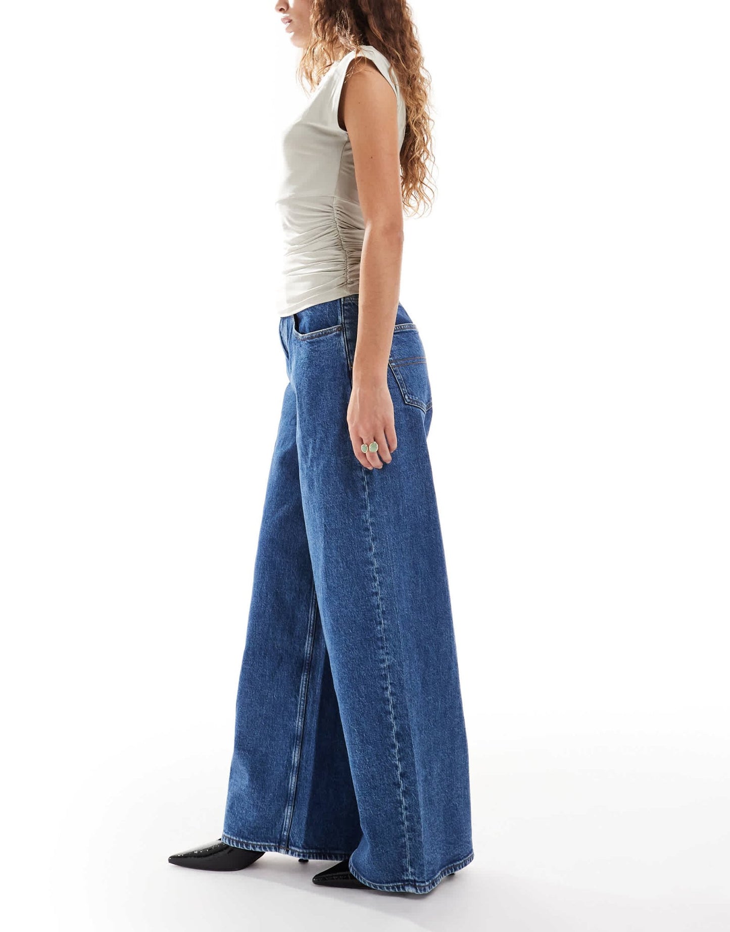 Tommy Jeans Charlie mid rise loose jeans in mid blue - ASOS Sample Sale