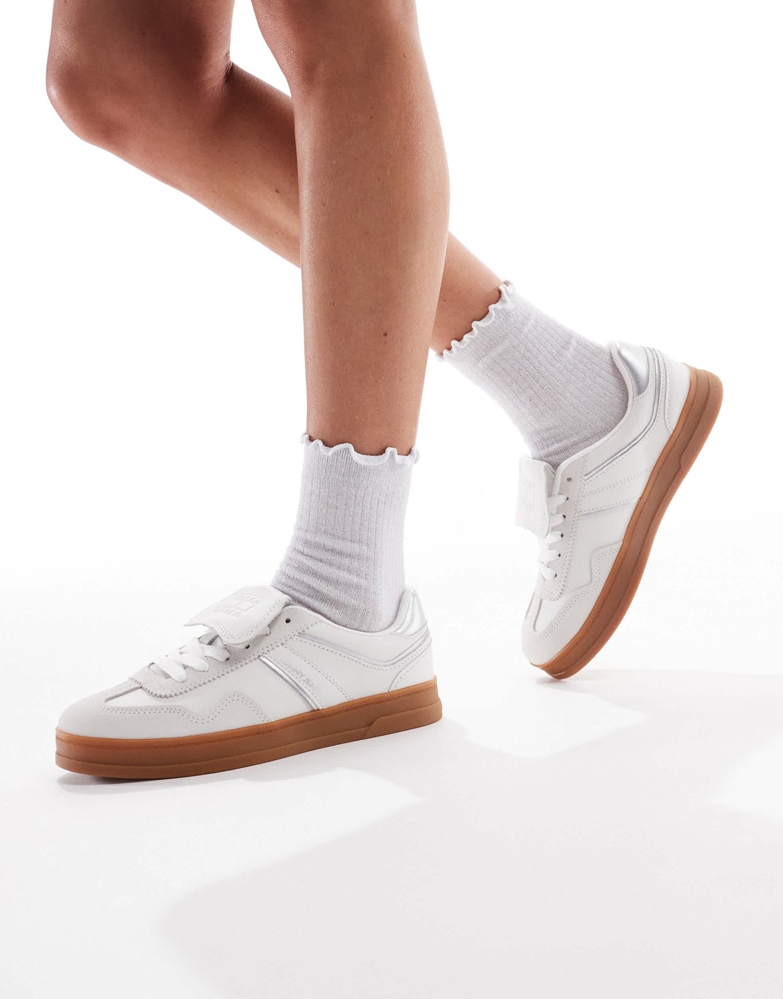Tommy Jeans Greenwich trainers with gum sole in white and silver - ASOS Sample Sale