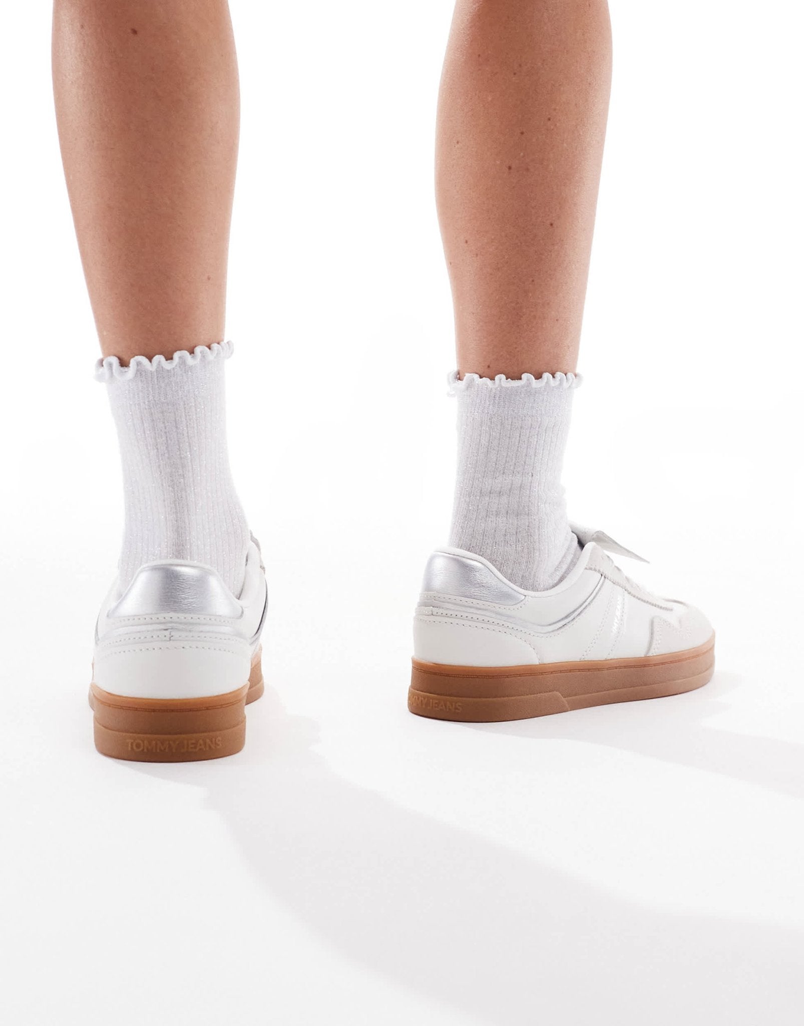Tommy Jeans Greenwich trainers with gum sole in white and silver - ASOS Sample Sale