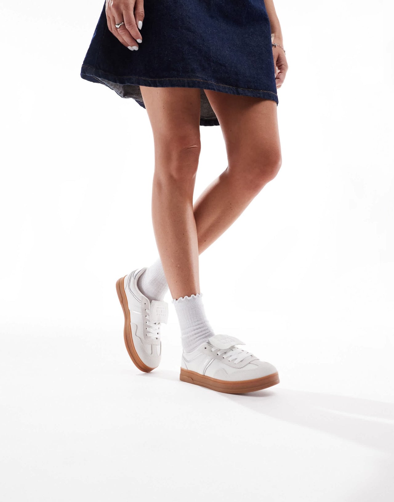 Tommy Jeans Greenwich trainers with gum sole in white and silver - ASOS Sample Sale