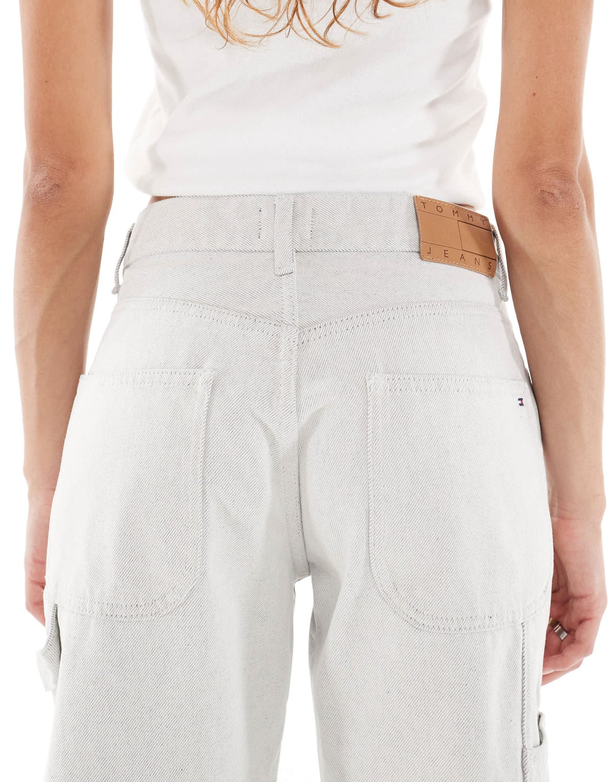 Tommy Jeans Mia mid rise relaxed straight carpenter jeans in white - ASOS Sample Sale
