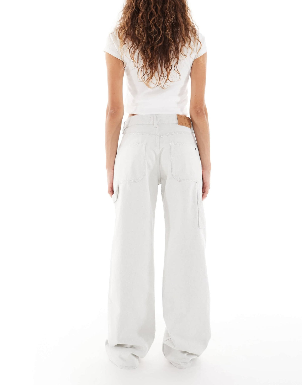 Tommy Jeans Mia mid rise relaxed straight carpenter jeans in white - ASOS Sample Sale
