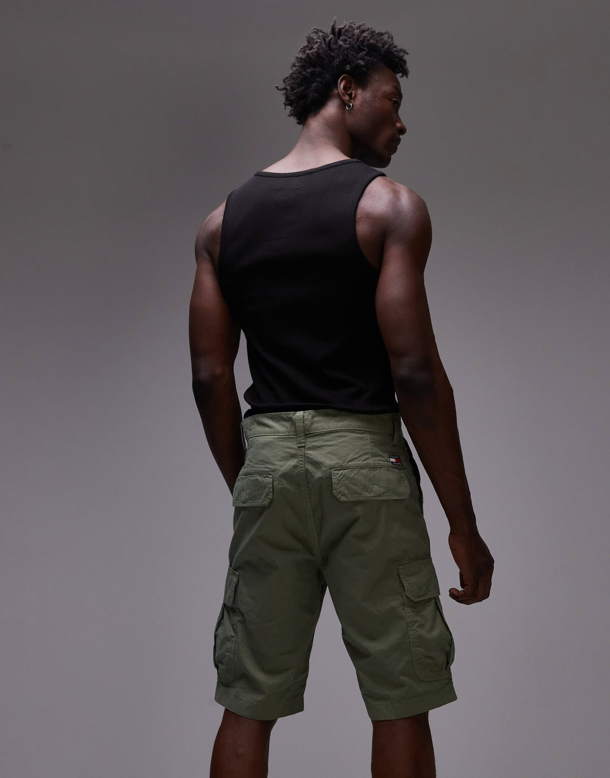 Tommy Jeans Otis regular cargo shorts in green - ASOS Sample Sale