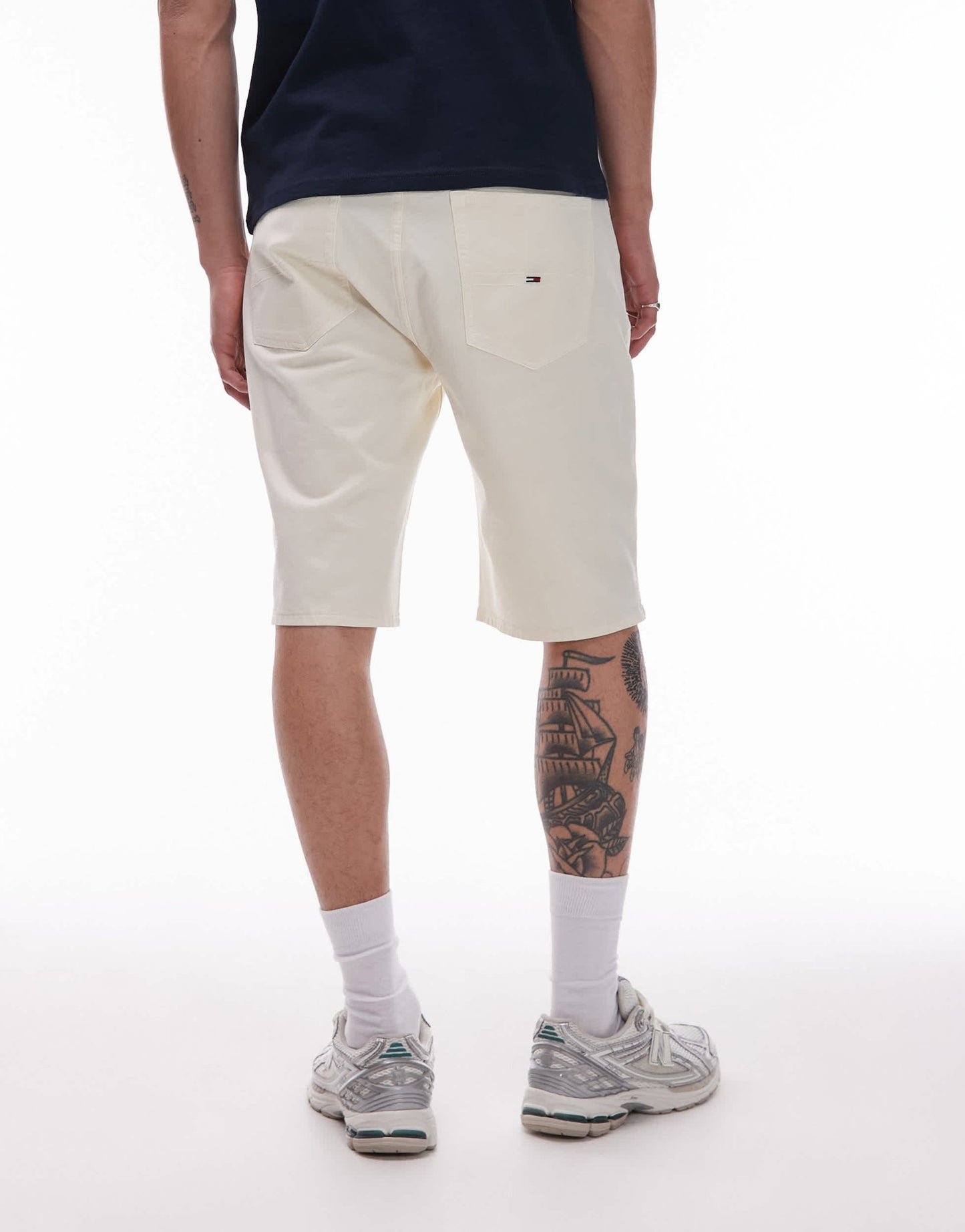 Tommy Jeans Otis regular shorts in cream - ASOS Sample Sale