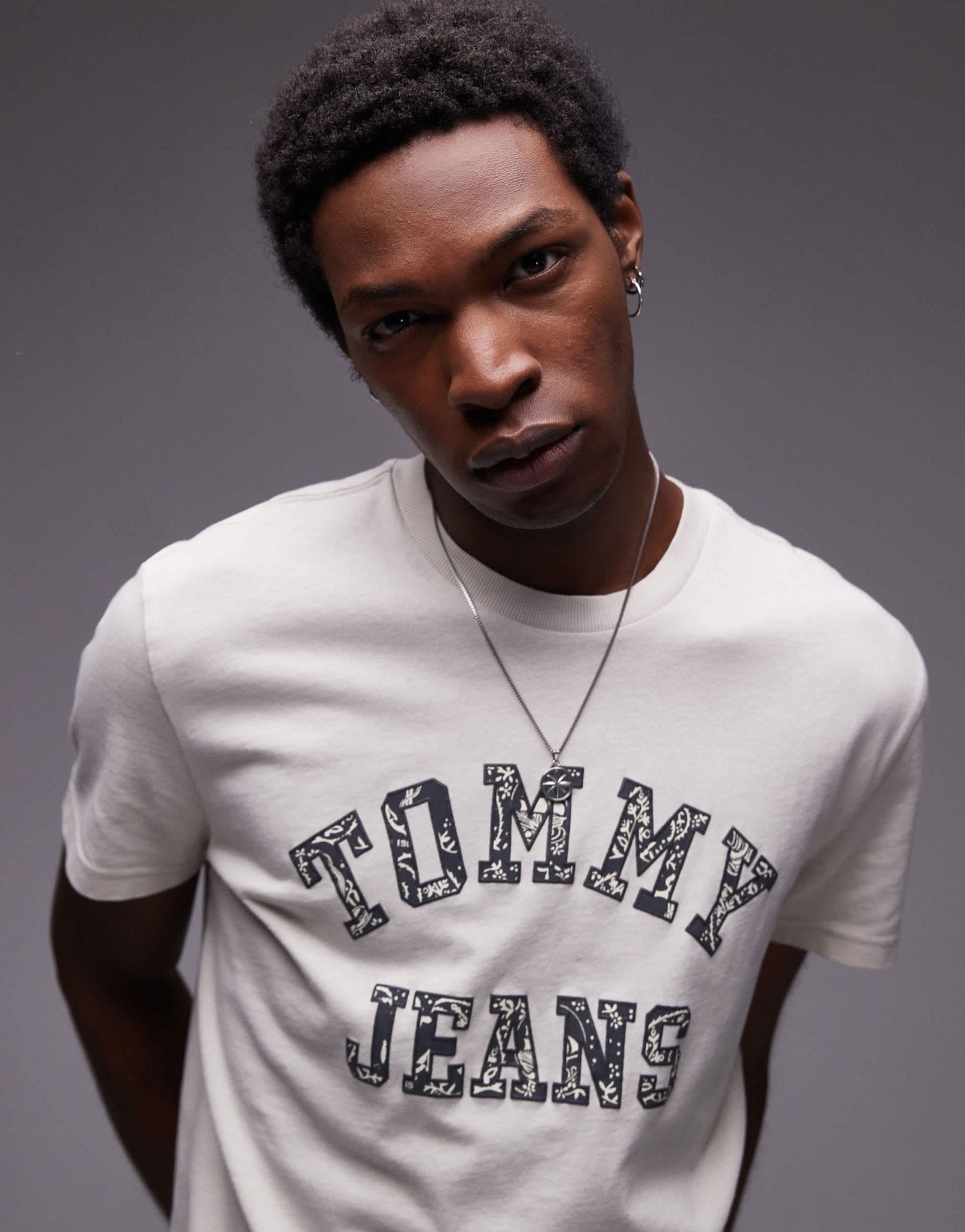 Tommy Jeans paisley varsity logo t-shirt in off white - ASOS Sample Sale