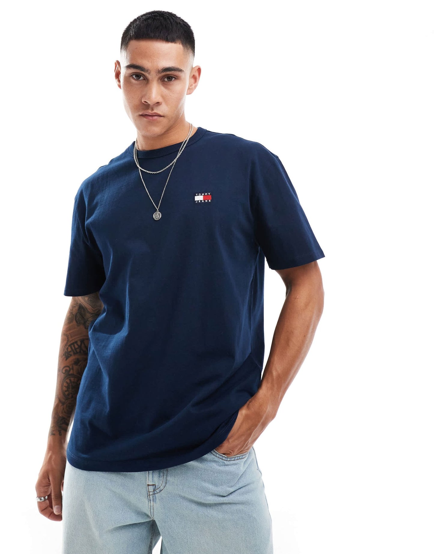 Tommy Jeans regular badge logo t-shirt in navy - ASOS Sample Sale