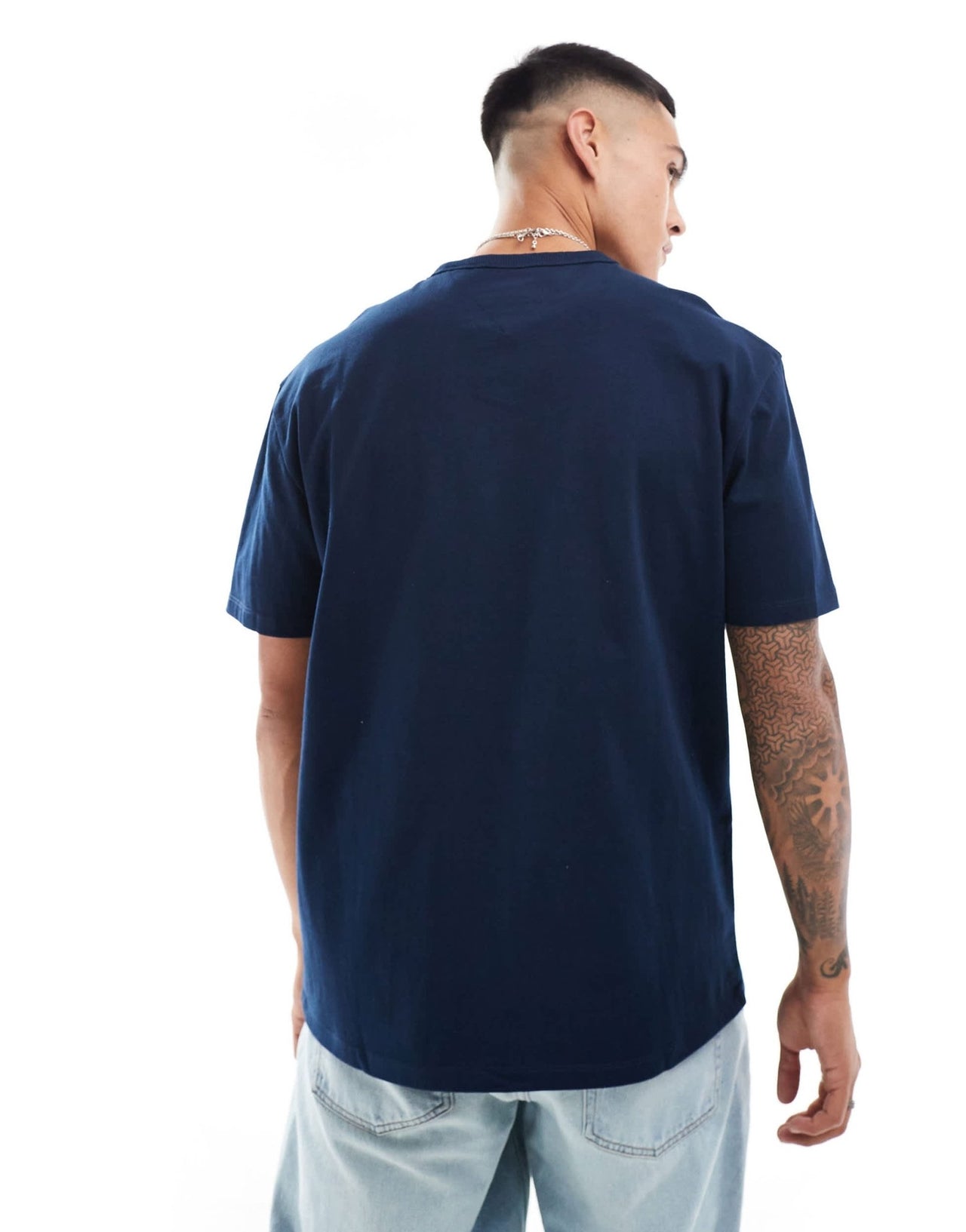 Tommy Jeans regular badge logo t-shirt in navy - ASOS Sample Sale