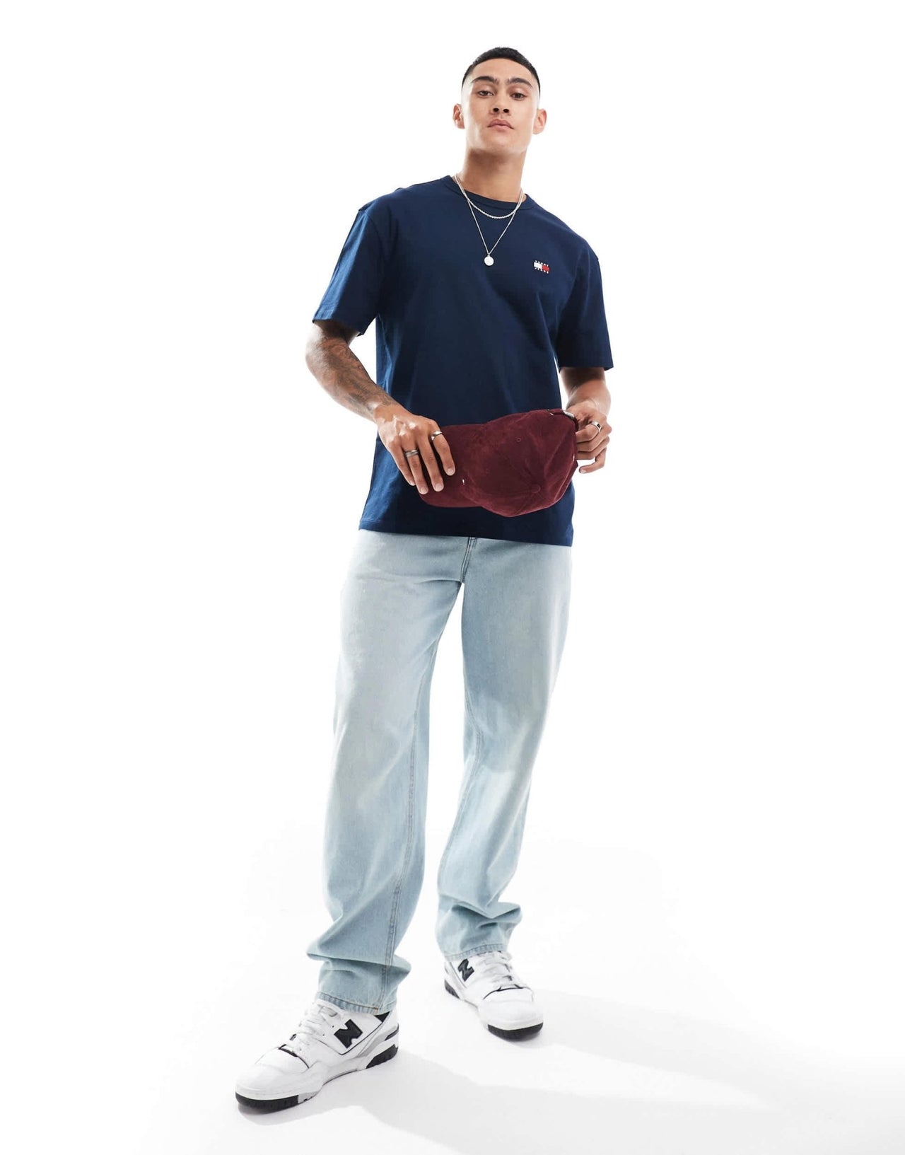 Tommy Jeans regular badge logo t-shirt in navy - ASOS Sample Sale