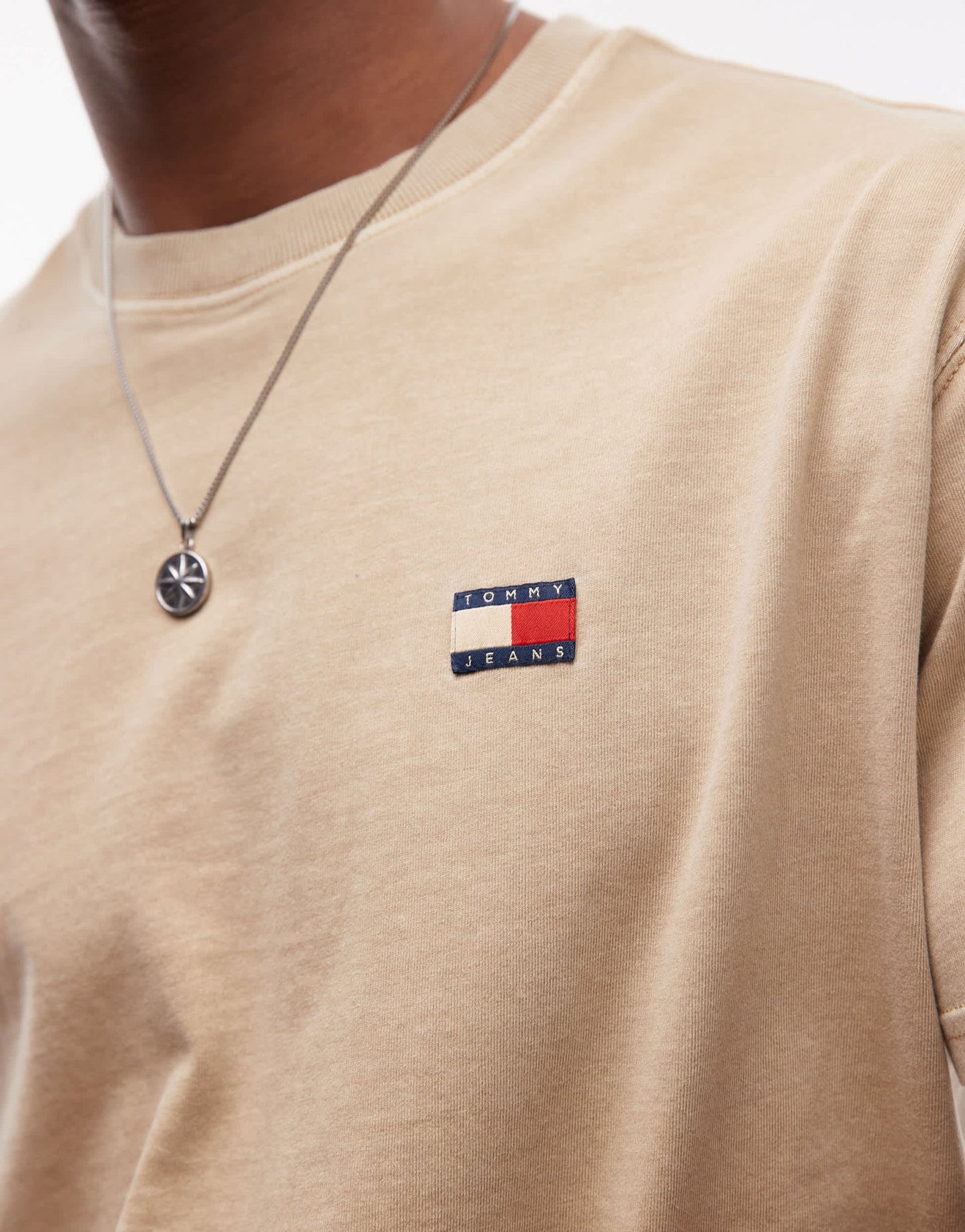 Tommy Jeans relaxed badge logo t-shirt in tan - ASOS Sample Sale