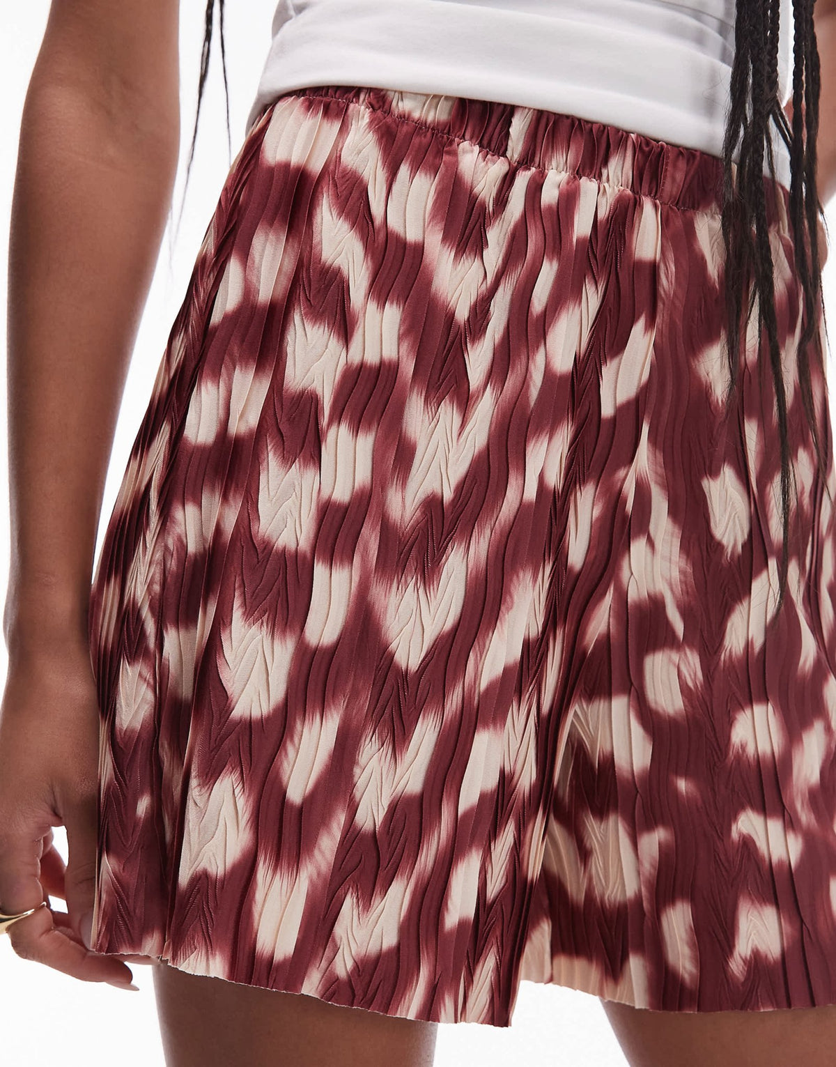 Topshop abstract animal plisse wide leg shorts in burgundy - ASOS Sample Sale