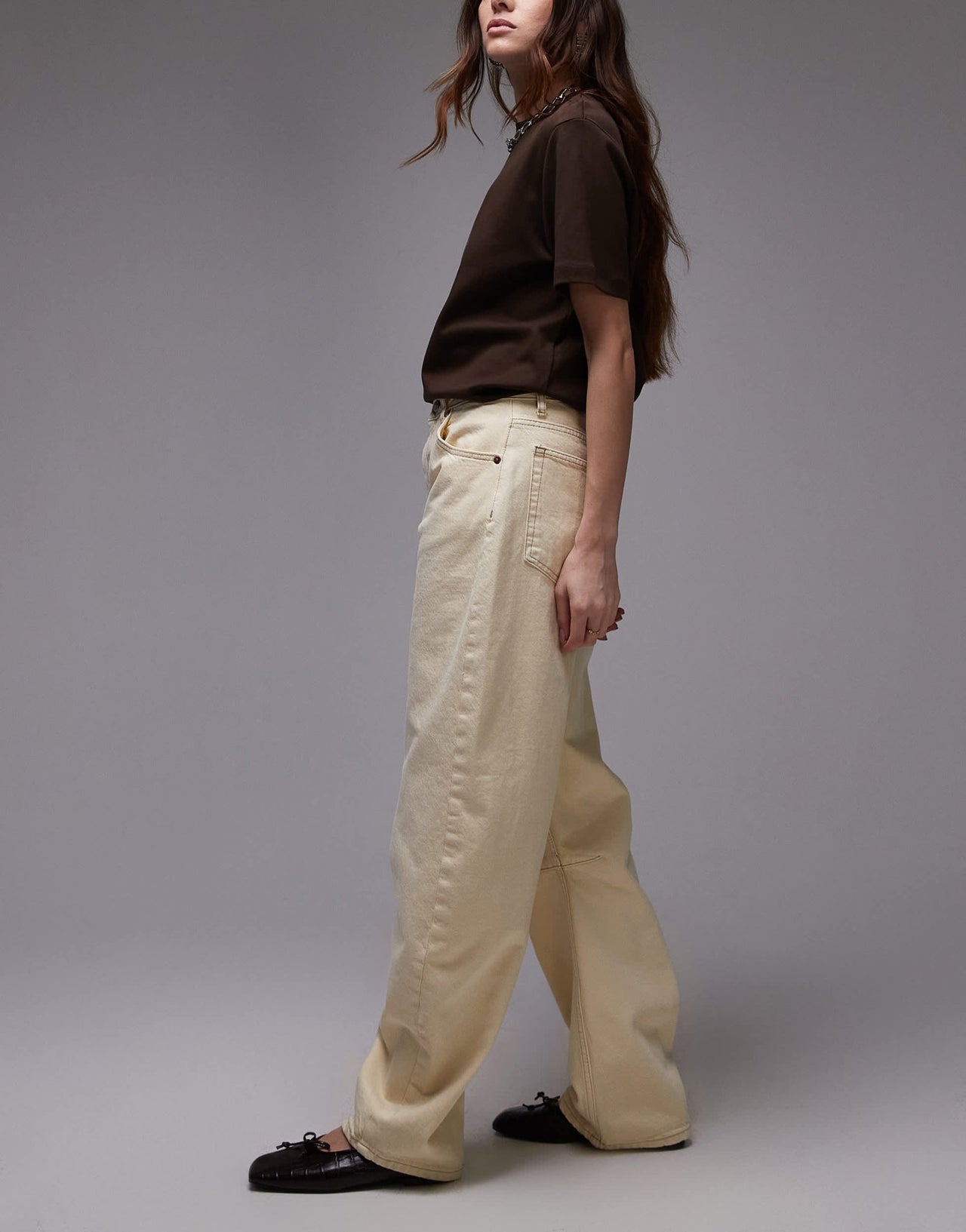 Topshop Barrel mid rise jean in buttermilk - ASOS Sample Sale