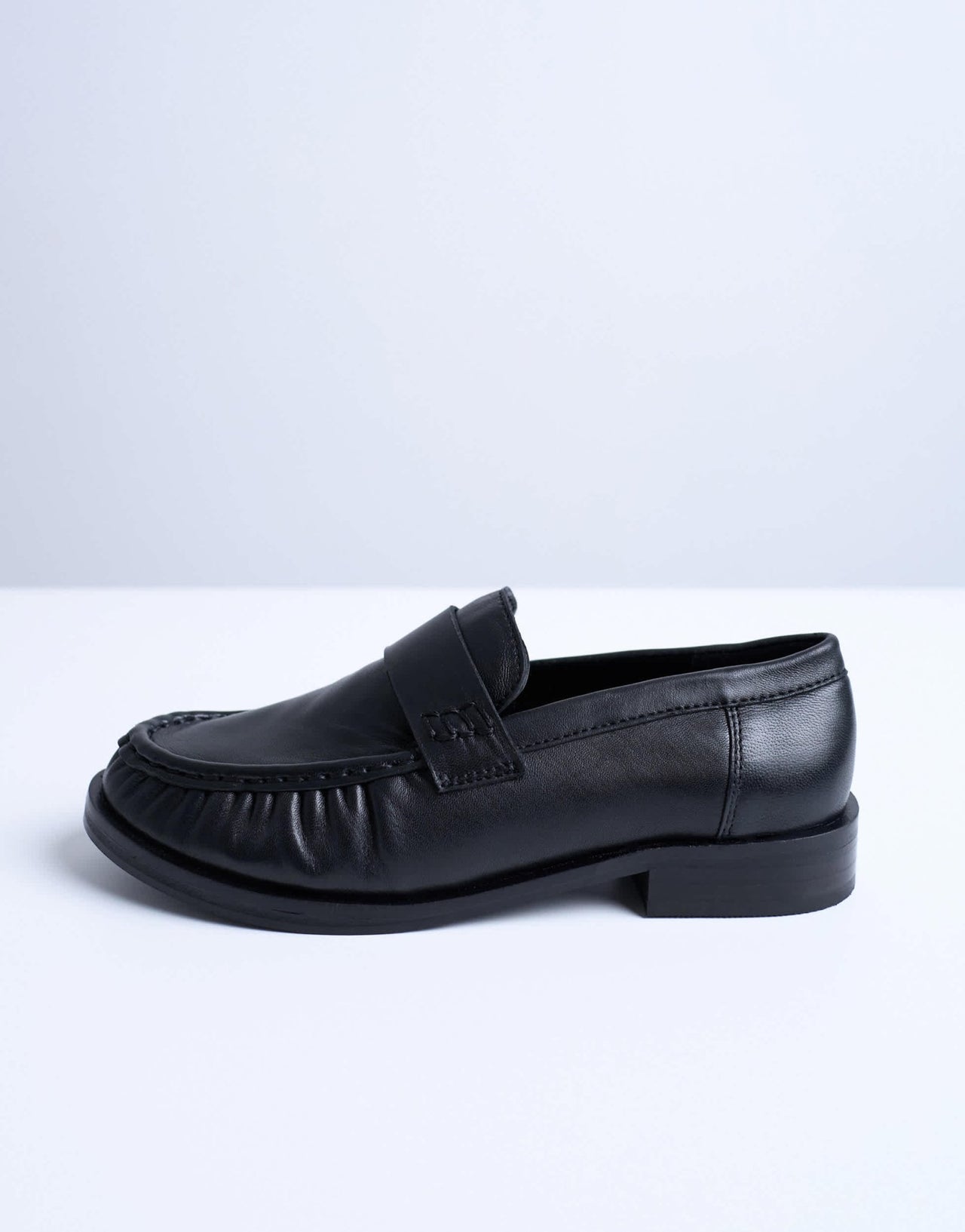 Topshop Carey real leather loafers with ruched detail in black - ASOS Sample Sale