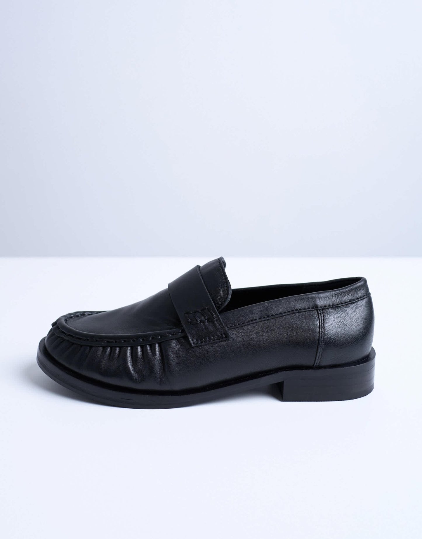 Topshop Carey real leather loafers with ruched detail in black - ASOS Sample Sale