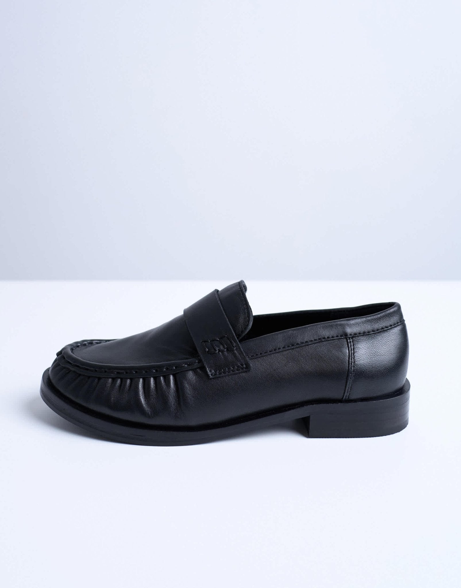 Topshop Carey real leather loafers with ruched detail in black - ASOS Sample Sale