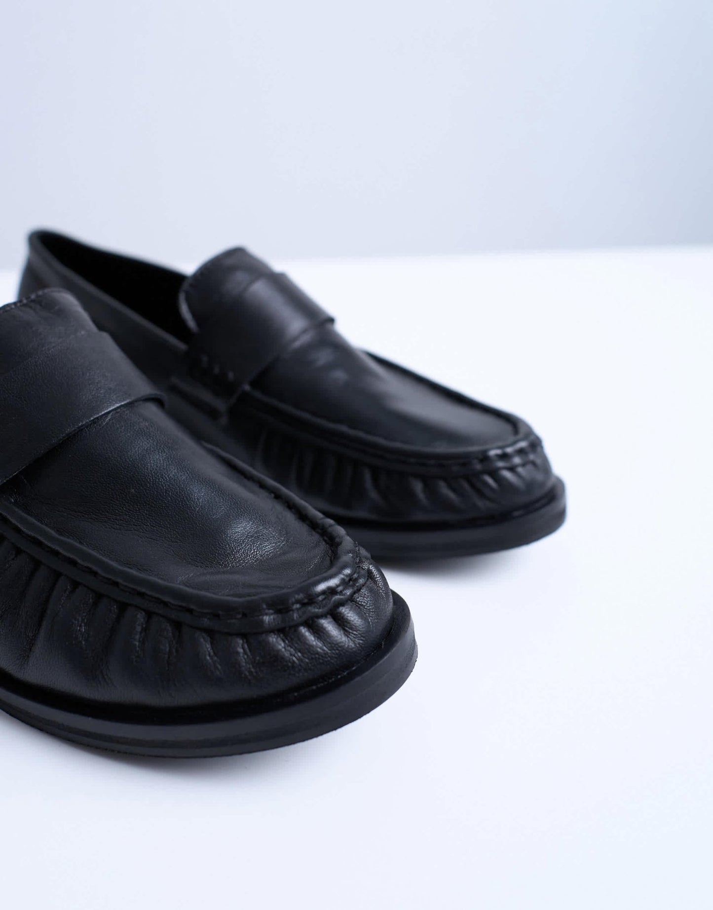 Topshop Carey real leather loafers with ruched detail in black - ASOS Sample Sale