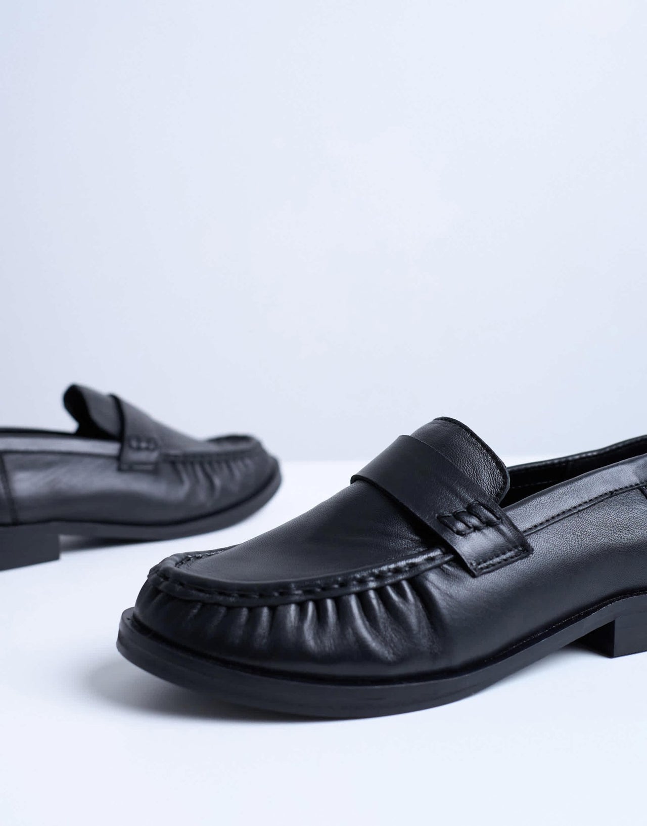 Topshop Carey real leather loafers with ruched detail in black - ASOS Sample Sale