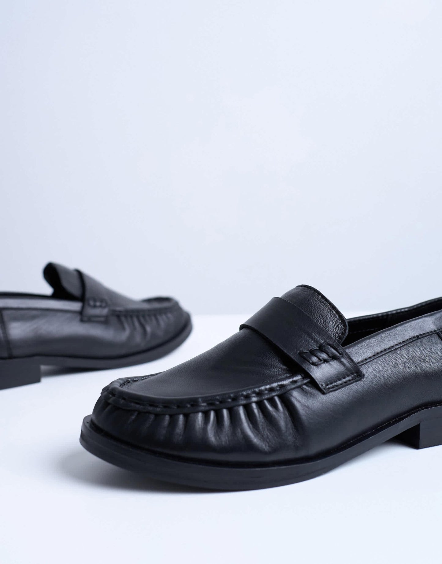 Topshop Carey real leather loafers with ruched detail in black - ASOS Sample Sale
