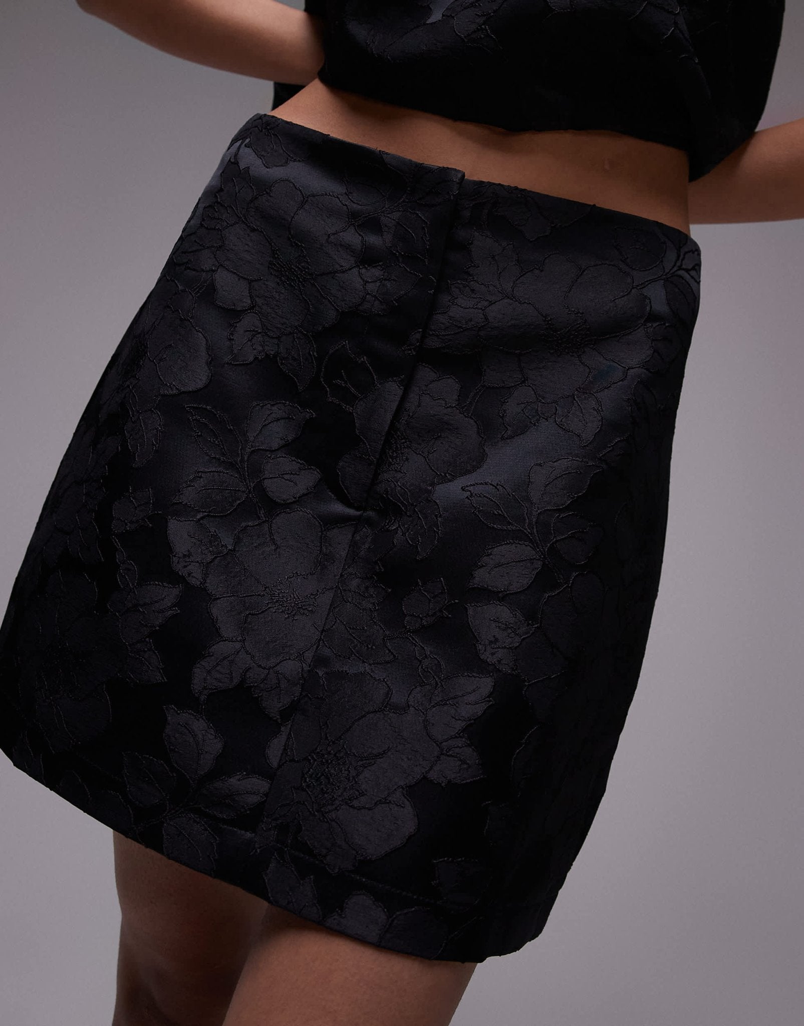 Topshop clean pelmet in black floral jacquard - ASOS Sample Sale