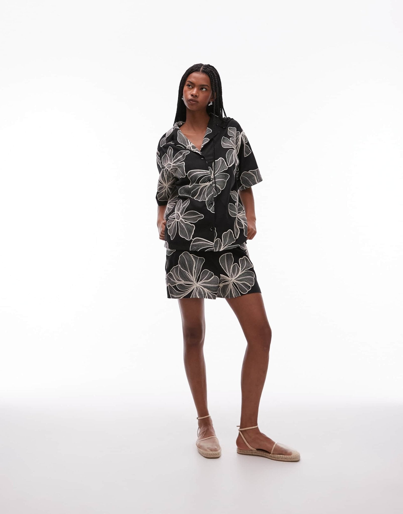 Topshop co ord linen stitch detail floral shorts in mono - ASOS Sample Sale