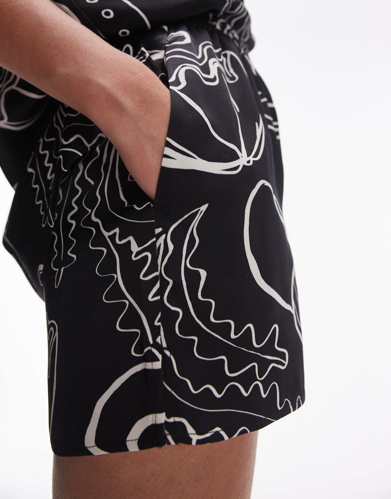 Topshop co - ord satin printed shell short in black - ASOS Sample Sale