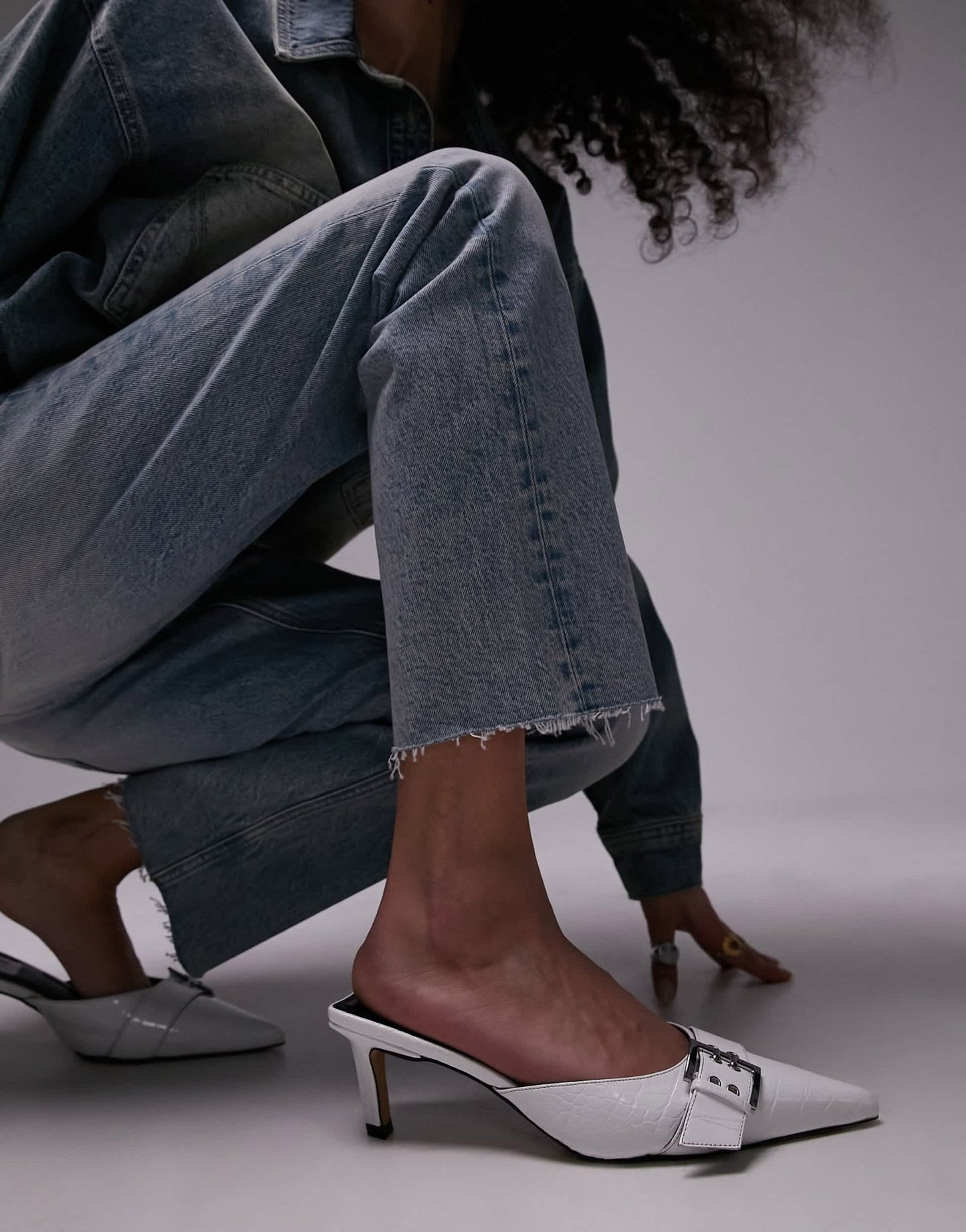 Topshop cropped mid rise straight jeans with raw hems in dirty bleach - ASOS Sample Sale