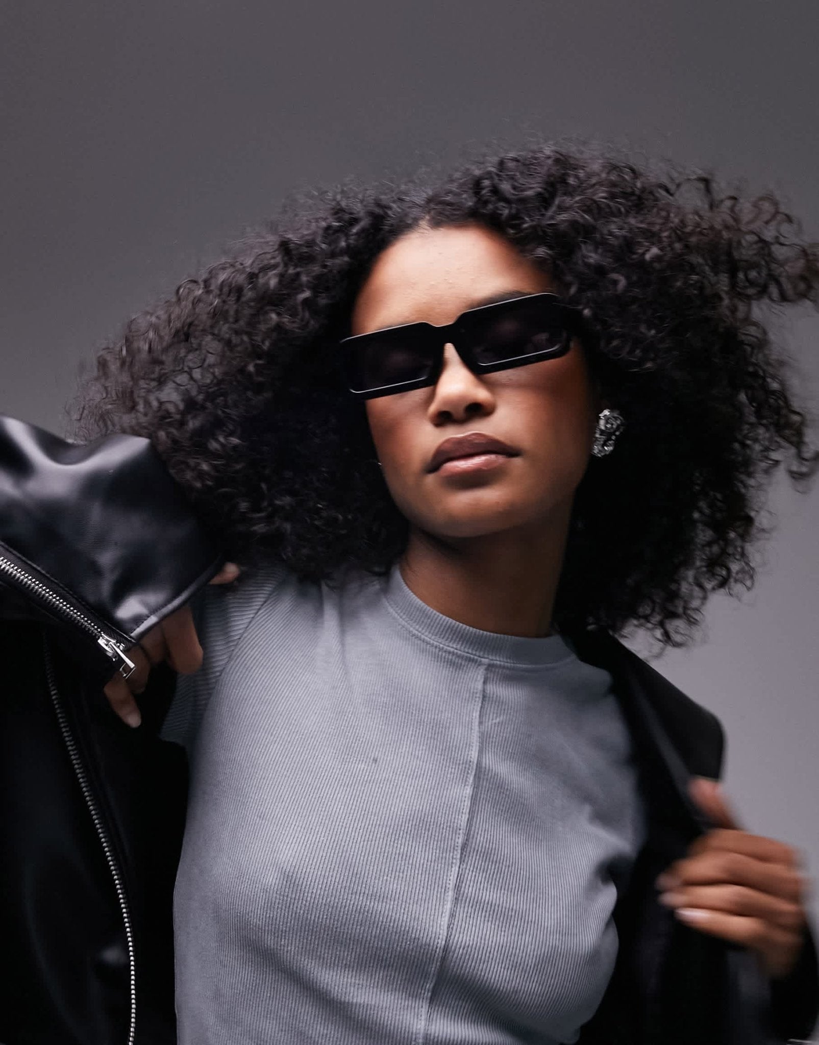 Topshop Dahlia rectangular sunglasses in black - ASOS Sample Sale