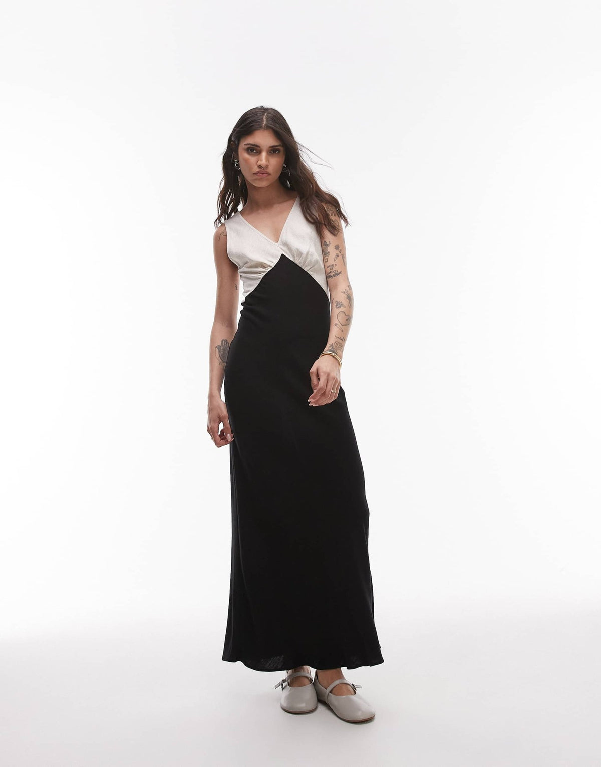 Topshop deep v contrast linen midi dress in black - ASOS Sample Sale