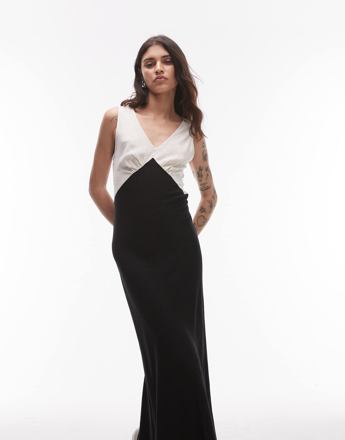 Topshop deep v contrast linen midi dress in black - ASOS Sample Sale