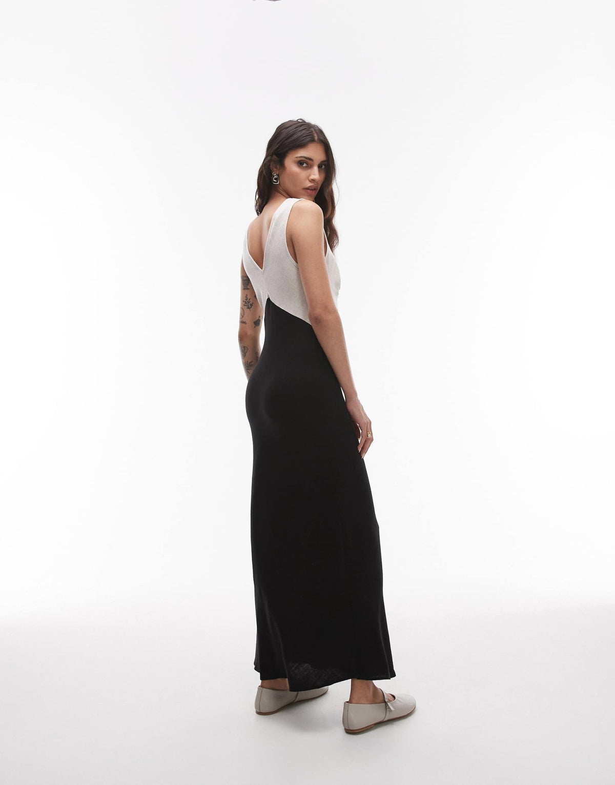 Topshop deep v contrast linen midi dress in black - ASOS Sample Sale