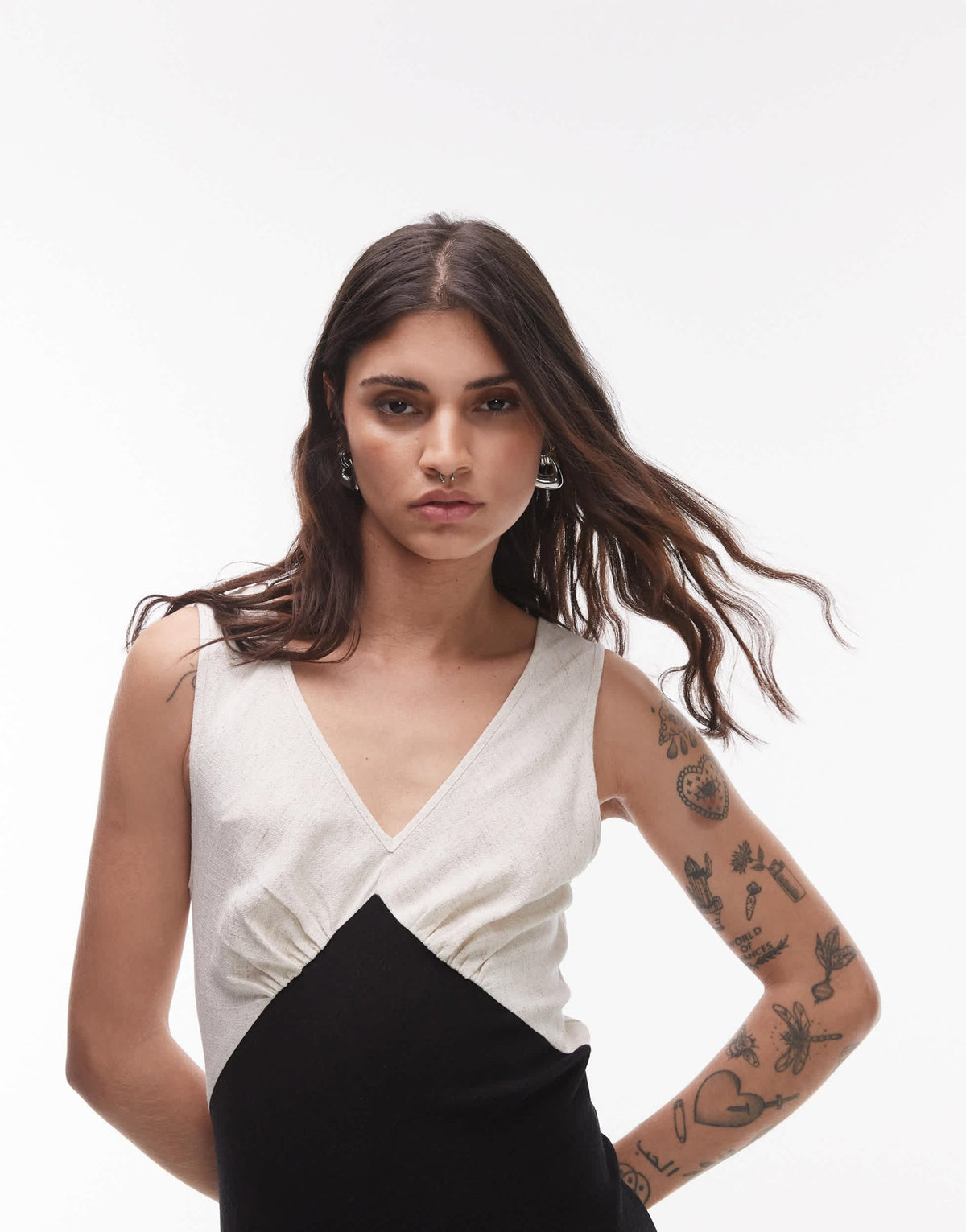 Topshop deep v contrast linen midi dress in black - ASOS Sample Sale