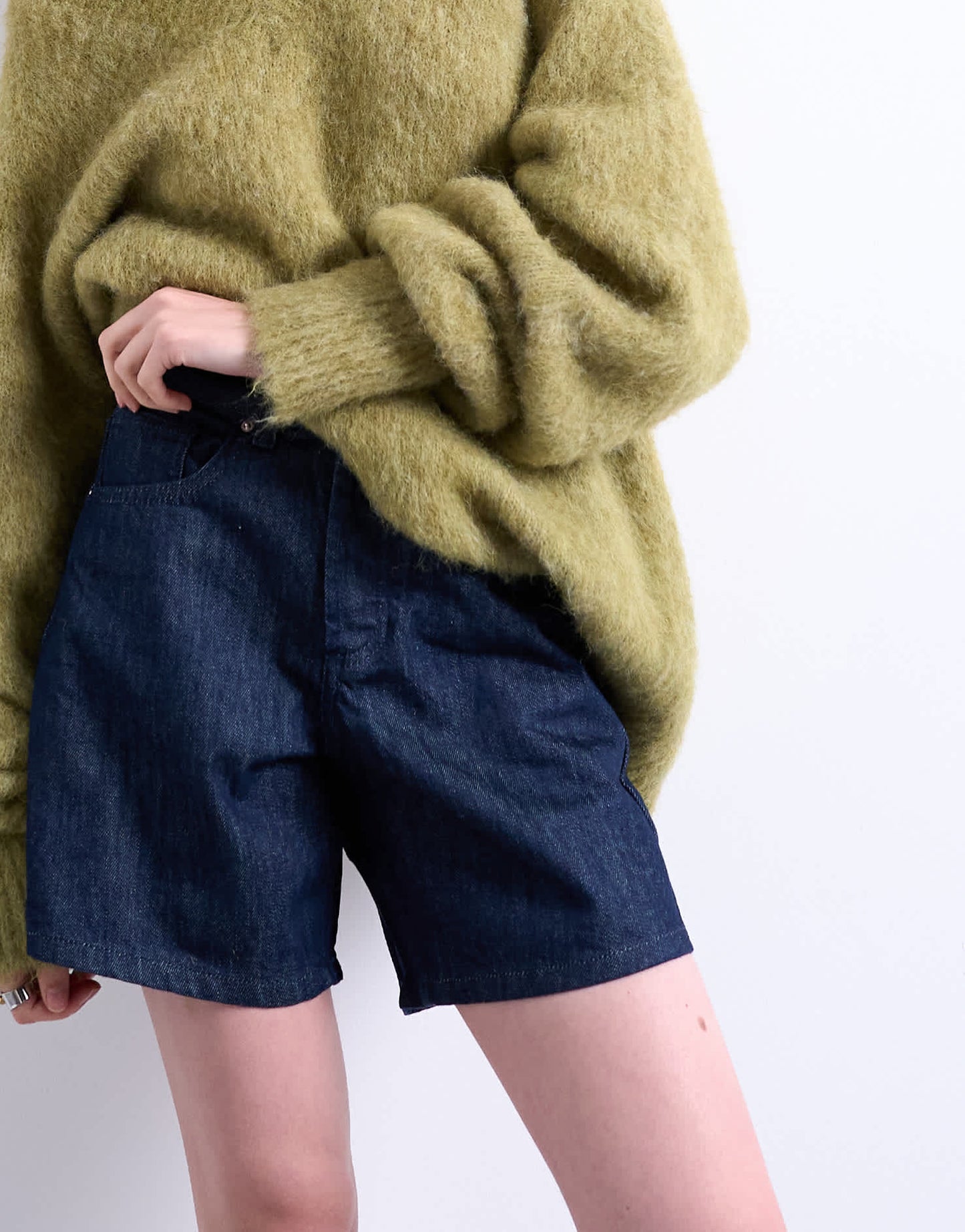 Topshop denim Editor short with raw hem in indigo rinse - ASOS Sample Sale