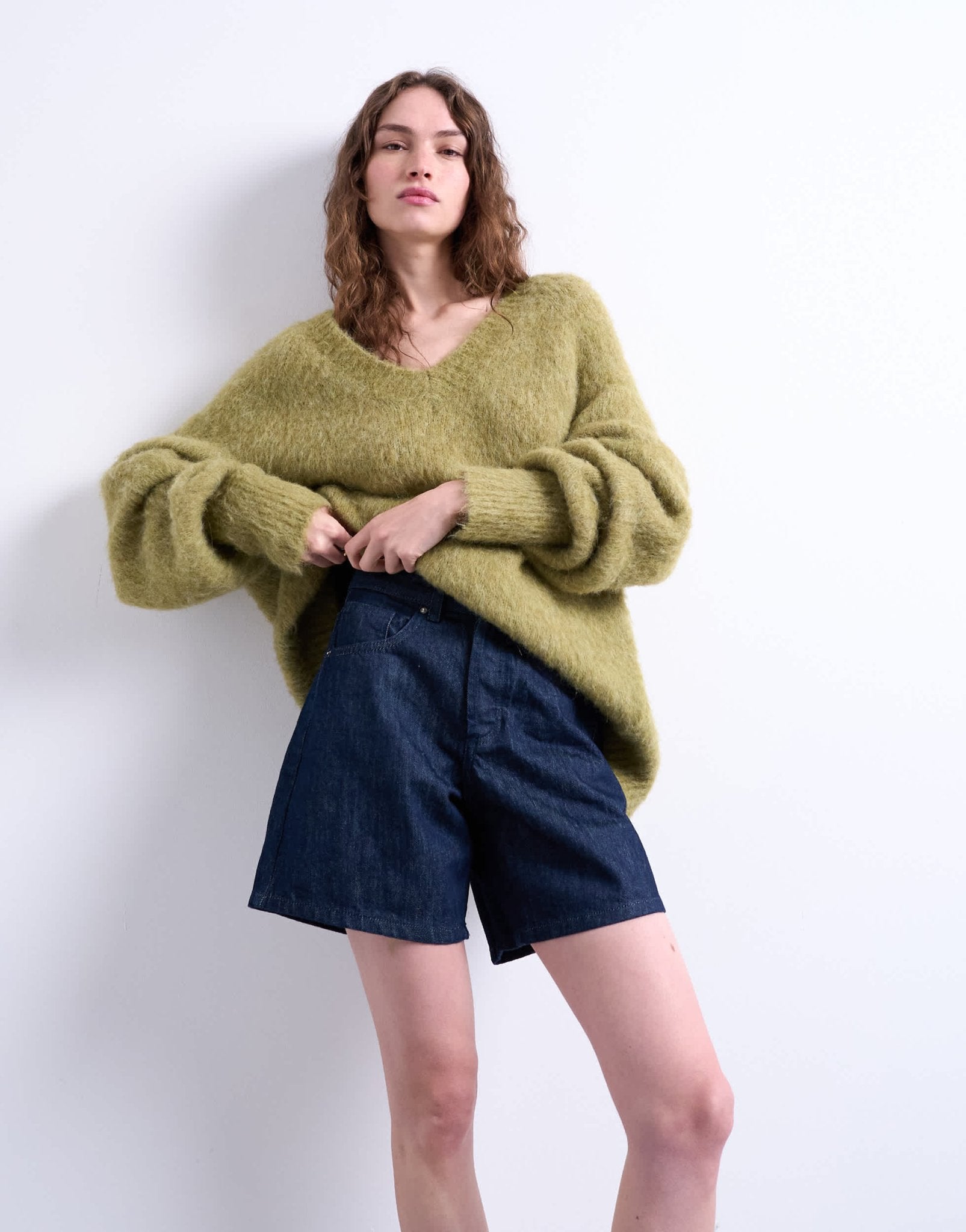 Topshop denim Editor short with raw hem in indigo rinse - ASOS Sample Sale