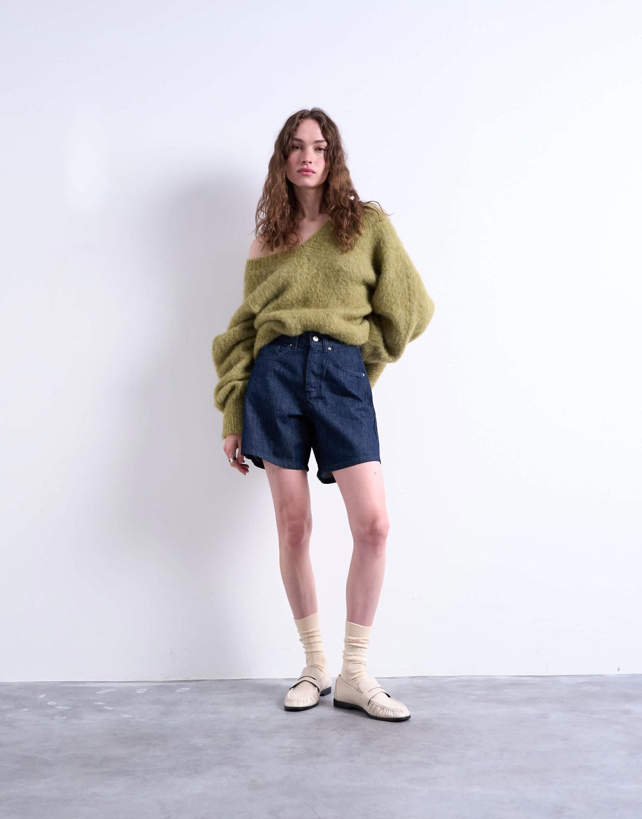 Topshop denim Editor short with raw hem in indigo rinse - ASOS Sample Sale