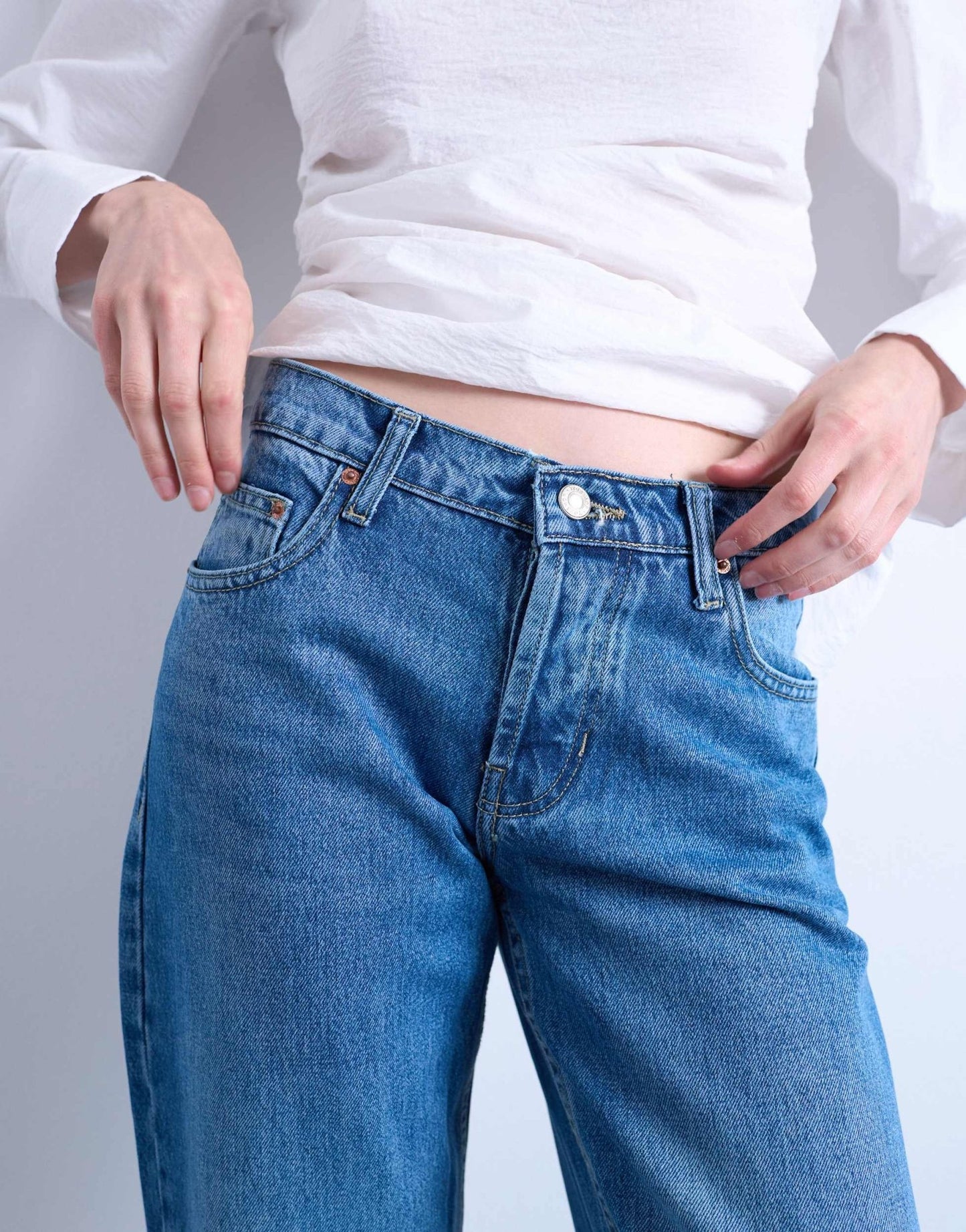Topshop Ember low rise straight leg jean in vintage blue - ASOS Sample Sale