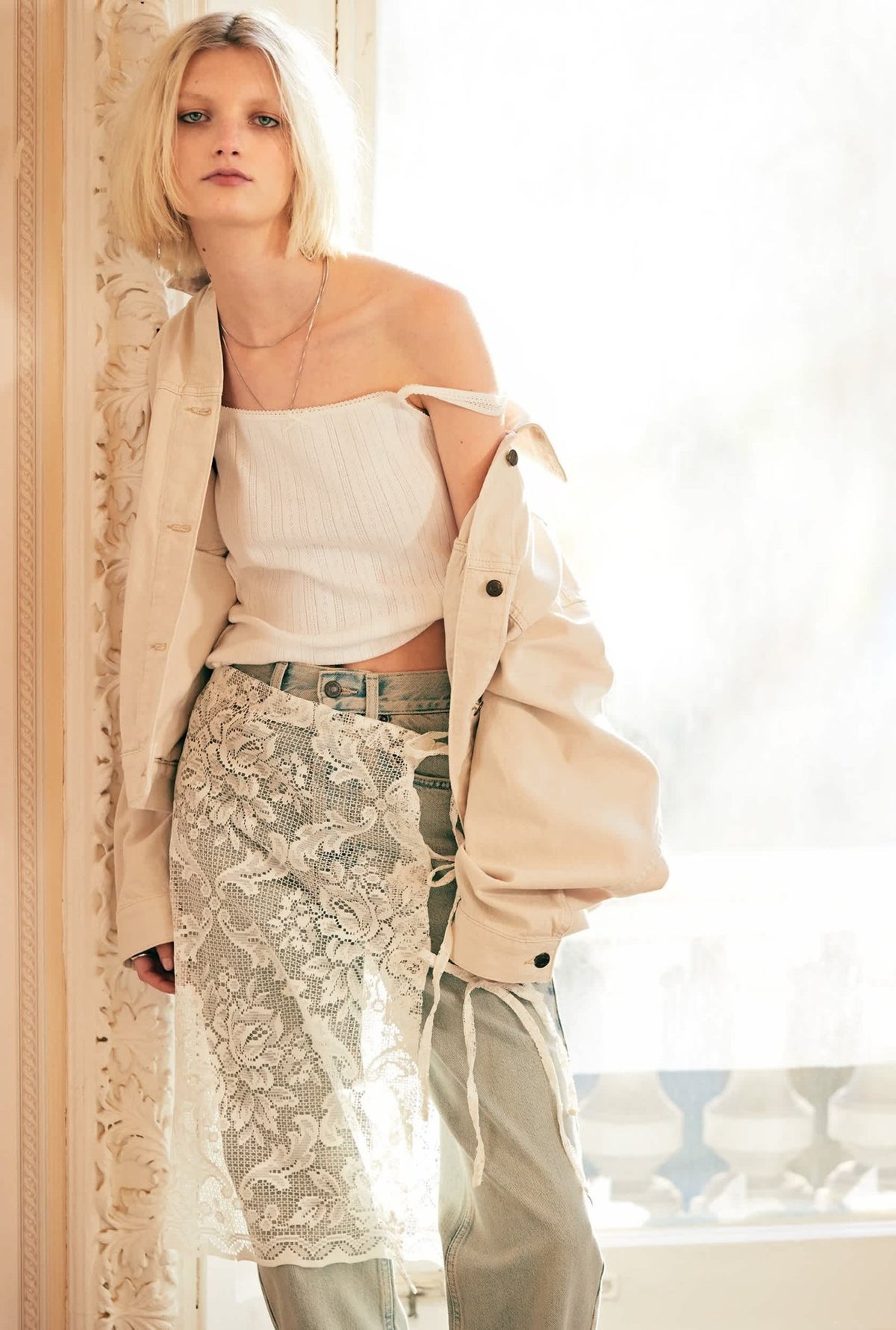 Topshop high rise straight Kort jeans in dirty bleach - ASOS Sample Sale