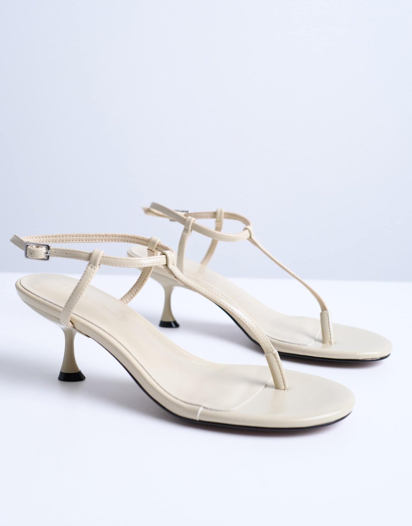 Topshop Imani toe thong mid heel in off white - ASOS Sample Sale