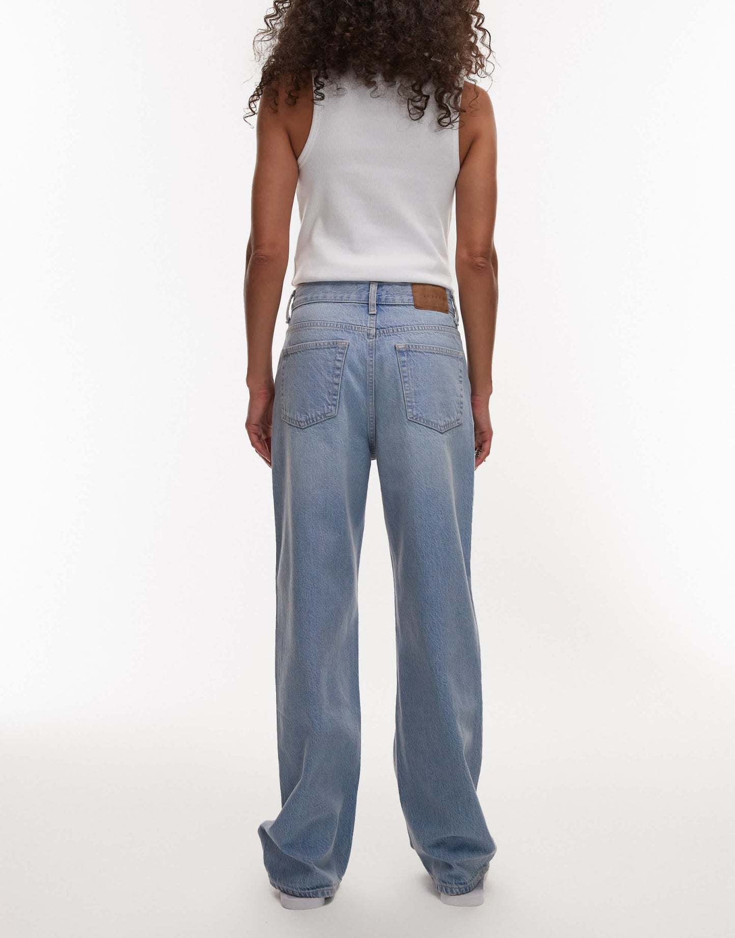 Topshop mid rise loose fit straight jean in bleach - ASOS Sample Sale