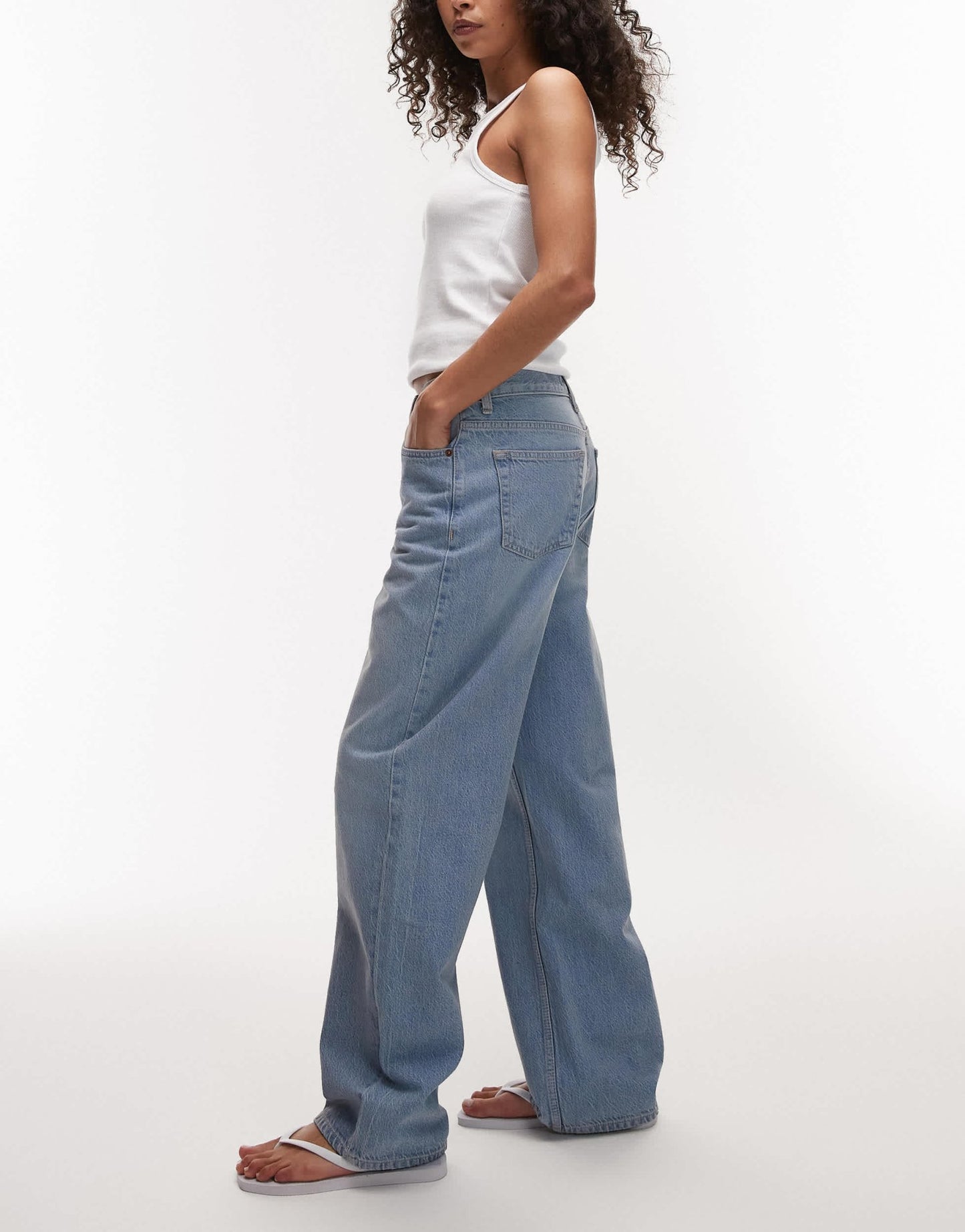 Topshop mid rise loose fit straight jean in bleach - ASOS Sample Sale