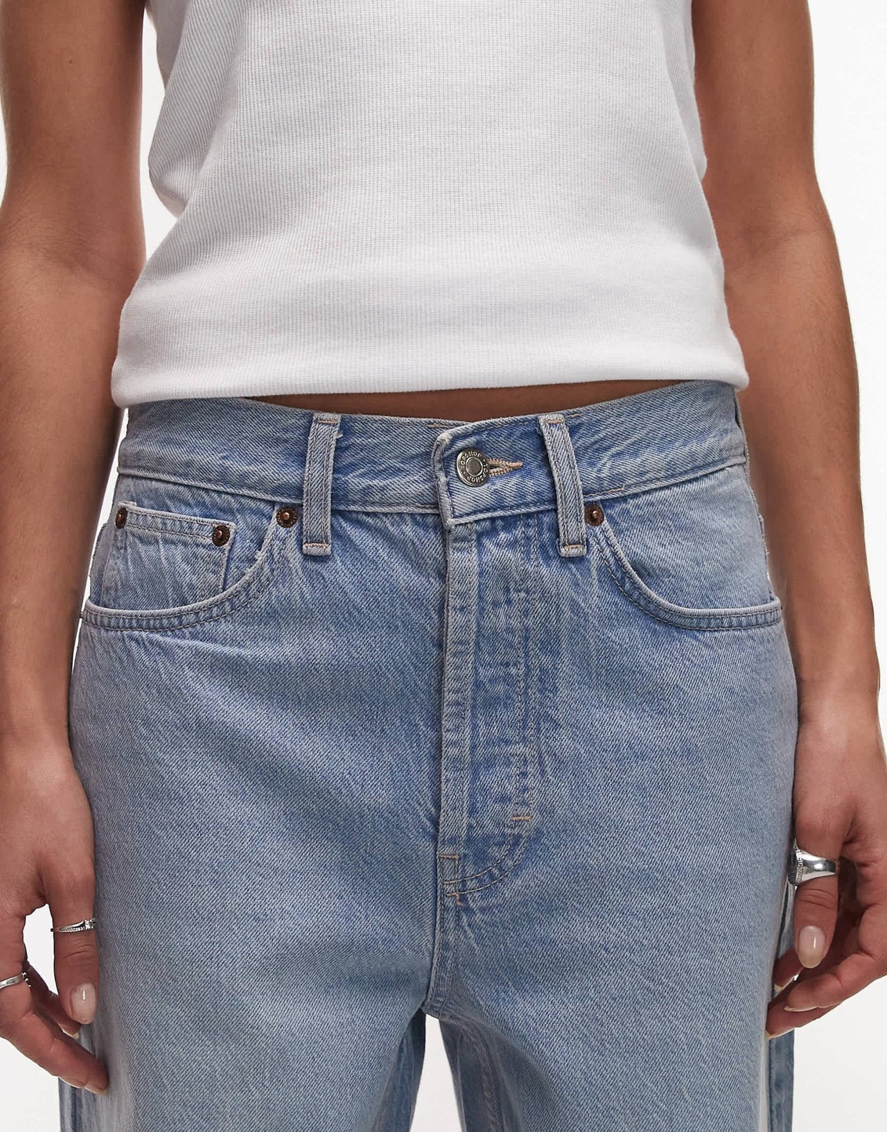 Topshop mid rise loose fit straight jean in bleach - ASOS Sample Sale