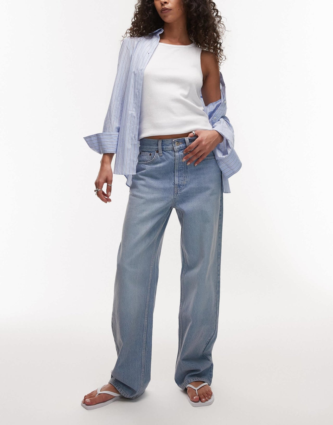 Topshop mid rise loose fit straight jean in bleach - ASOS Sample Sale