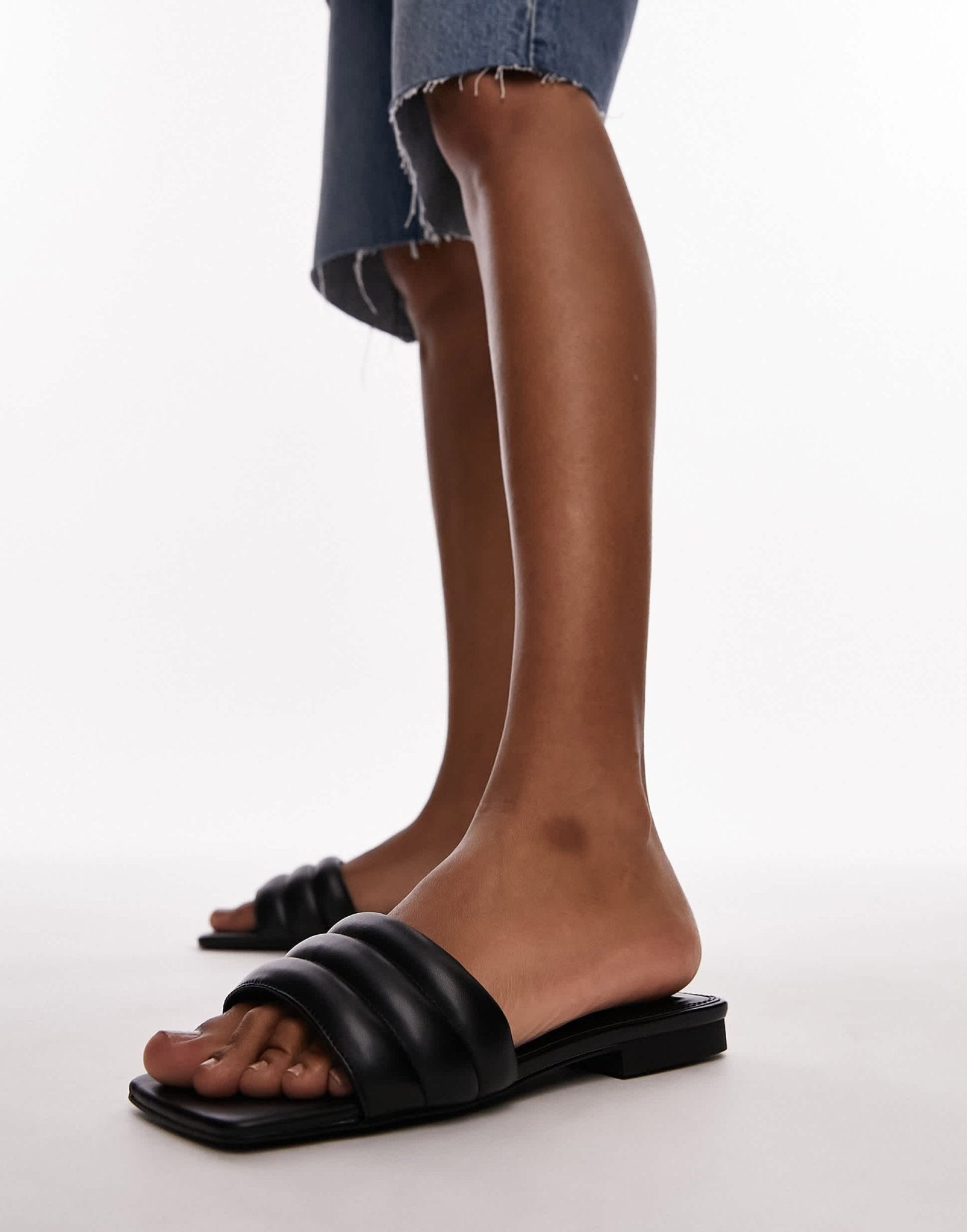 Topshop Pampas Padded Flat Sandal in Black - ASOS Sample Sale