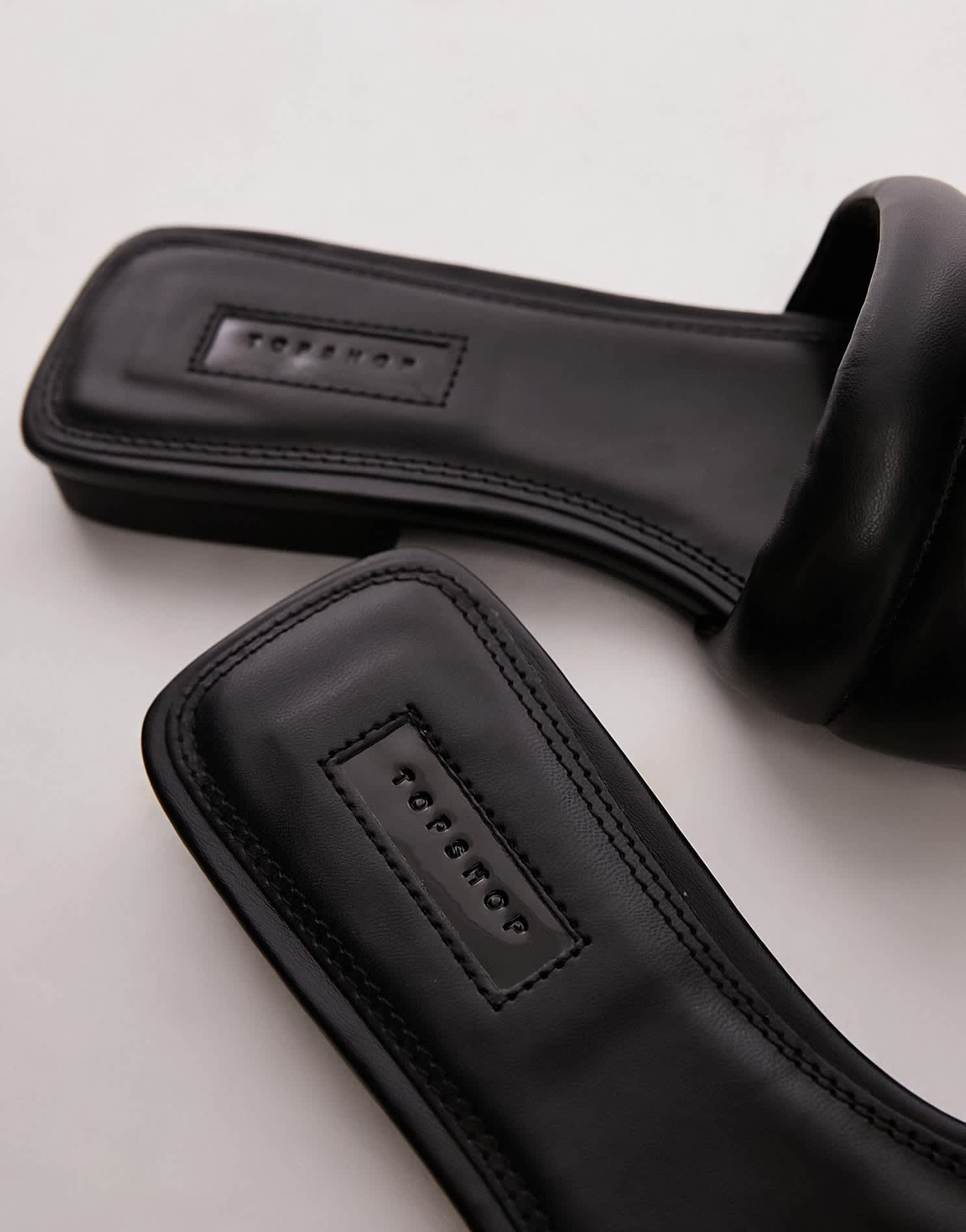 Topshop Pampas Padded Flat Sandal in Black - ASOS Sample Sale