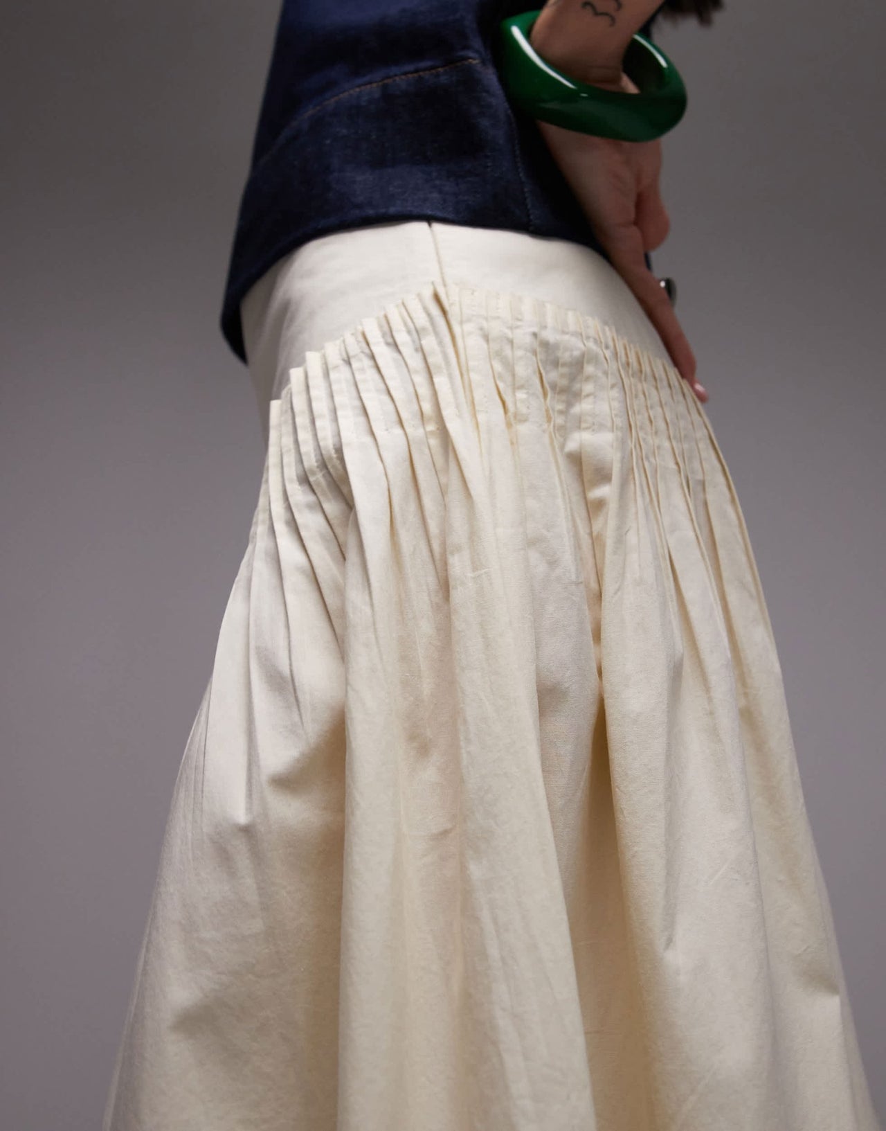 Topshop pintuck poplin full skirt in buttermilk - ASOS Sample Sale