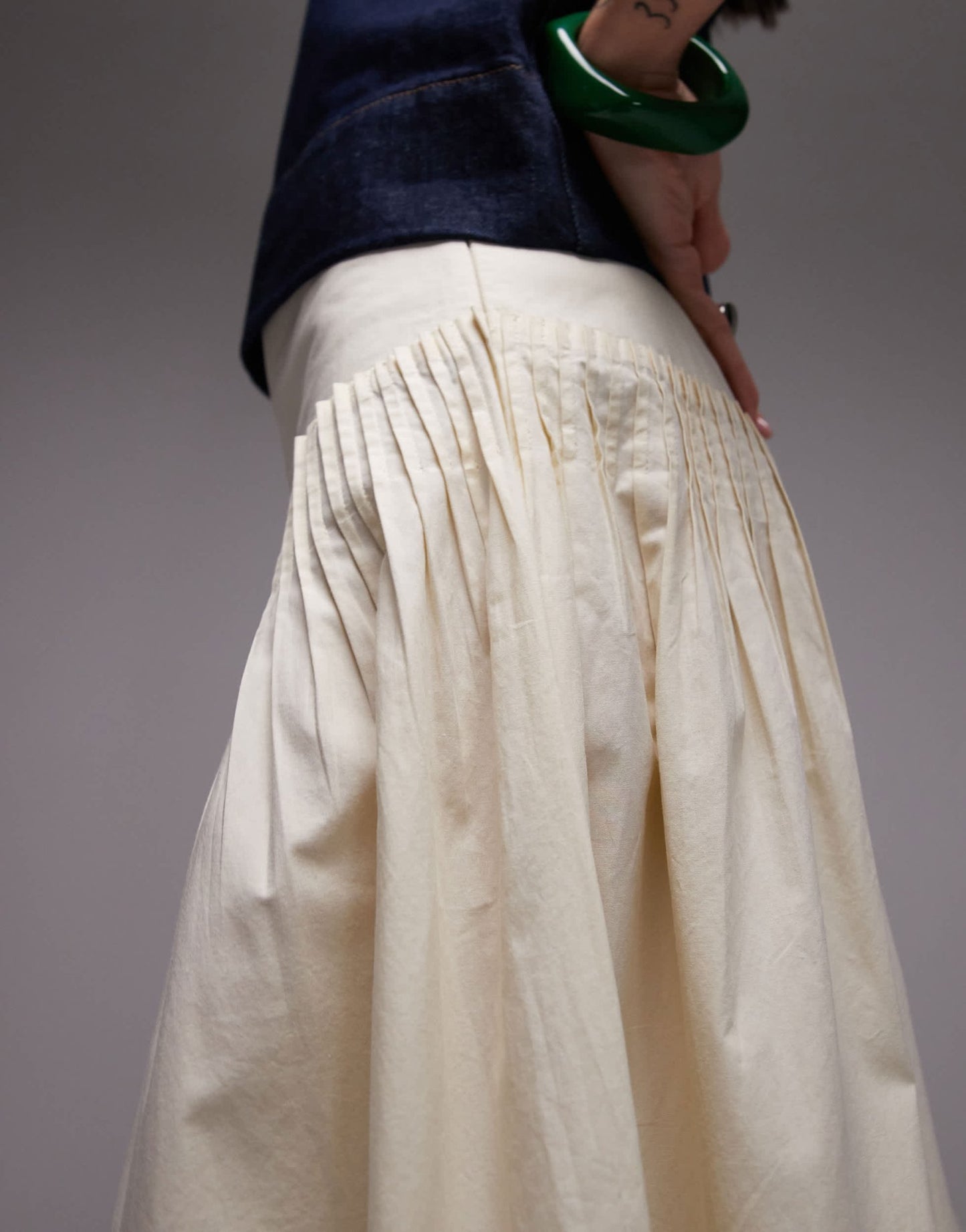 Topshop pintuck poplin full skirt in buttermilk - ASOS Sample Sale