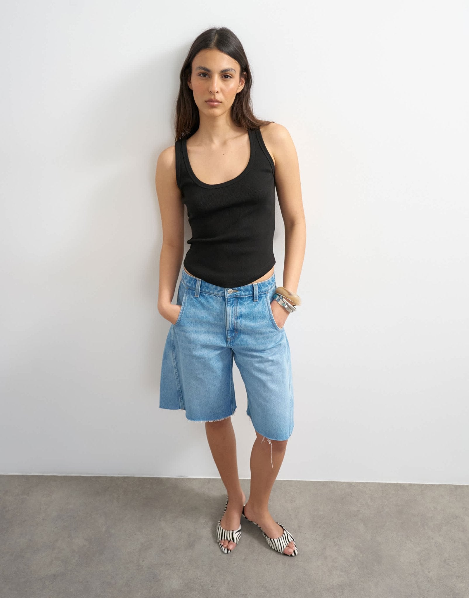 Topshop rib scoop curve hem vest in black - ASOS Sample Sale