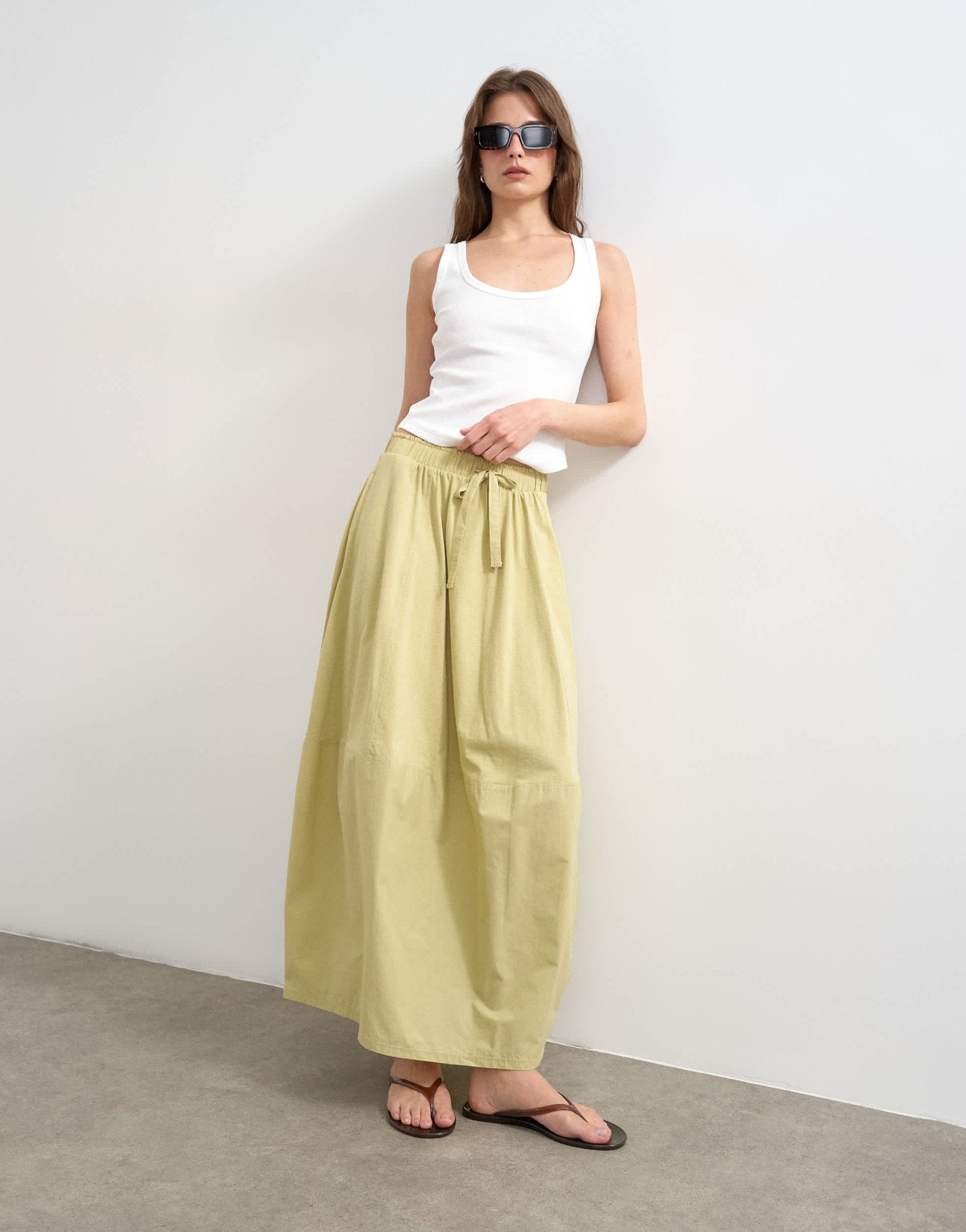 Topshop rib scoop curve hem vest in white - ASOS Sample Sale