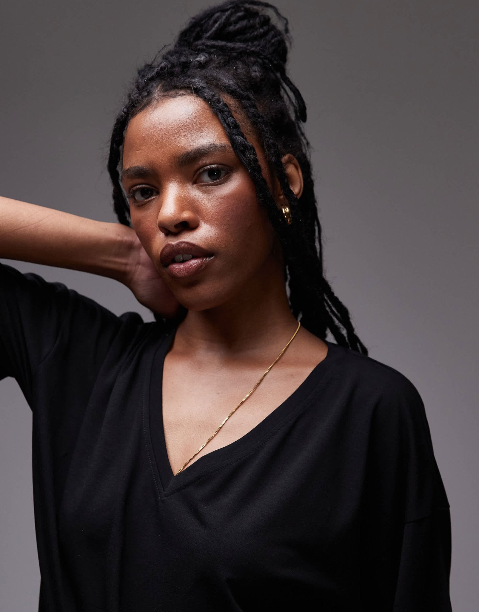 Topshop slouchy v neck tee in black - ASOS Sample Sale