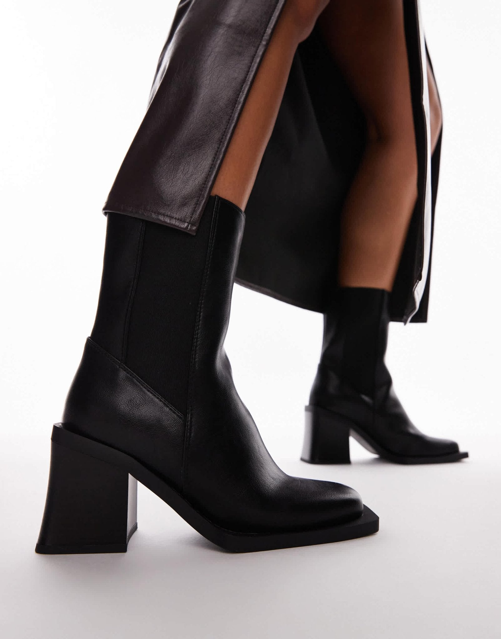 Topshop Wide Fit Nisha block heeled chelsea boots in black - ASOS Sample Sale