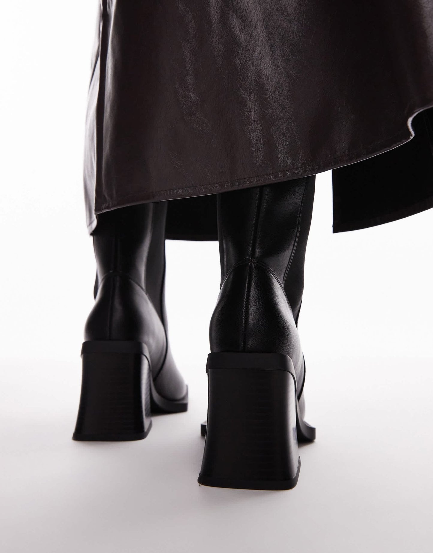Topshop Wide Fit Nisha block heeled chelsea boots in black - ASOS Sample Sale